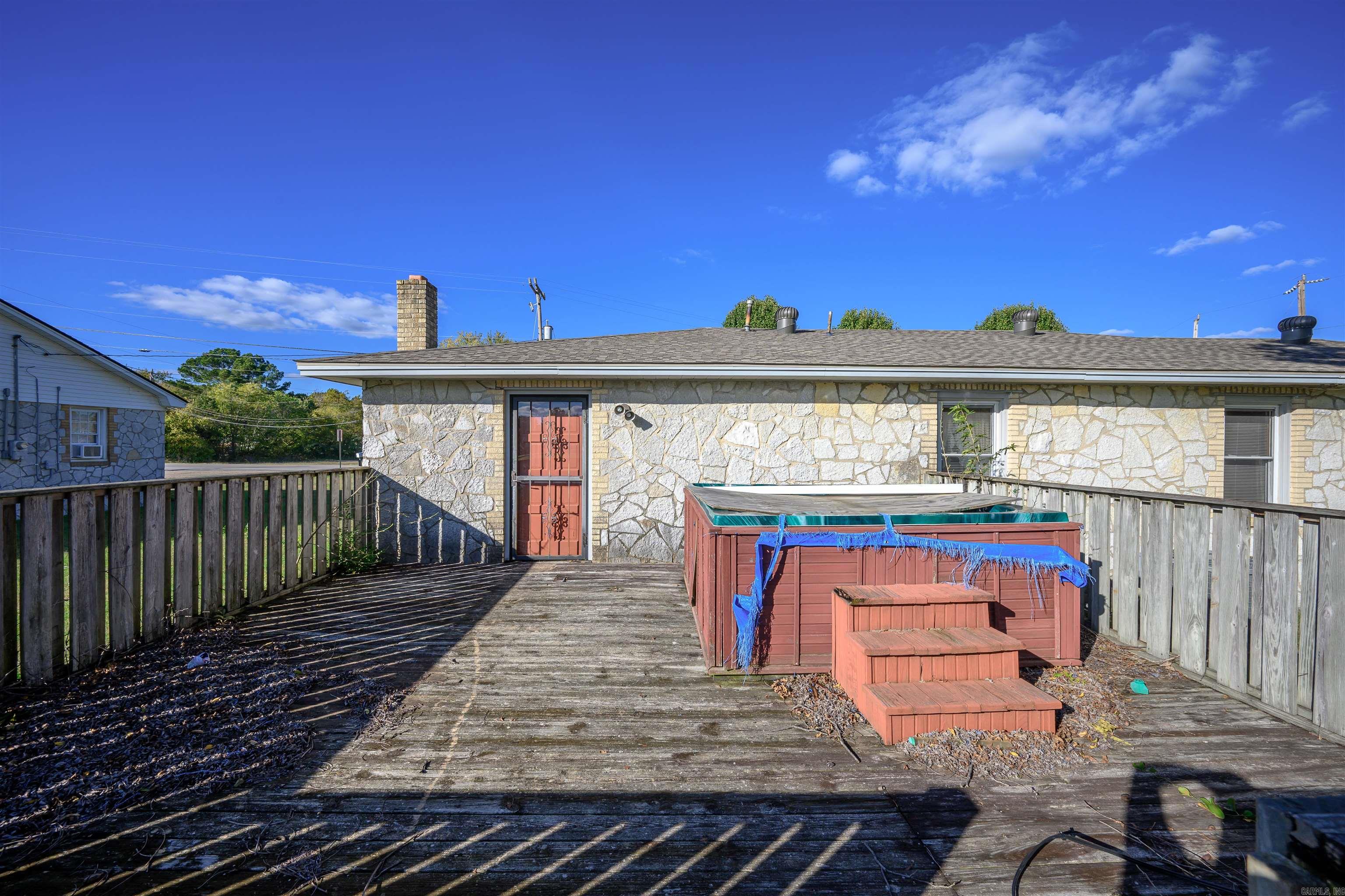 515 E Center  Cave City, AR