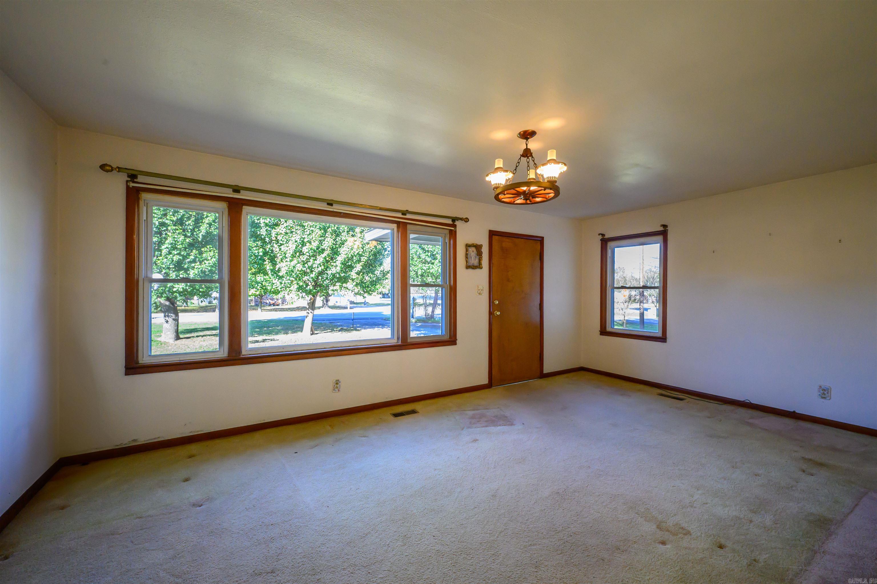 515 E Center  Cave City, AR