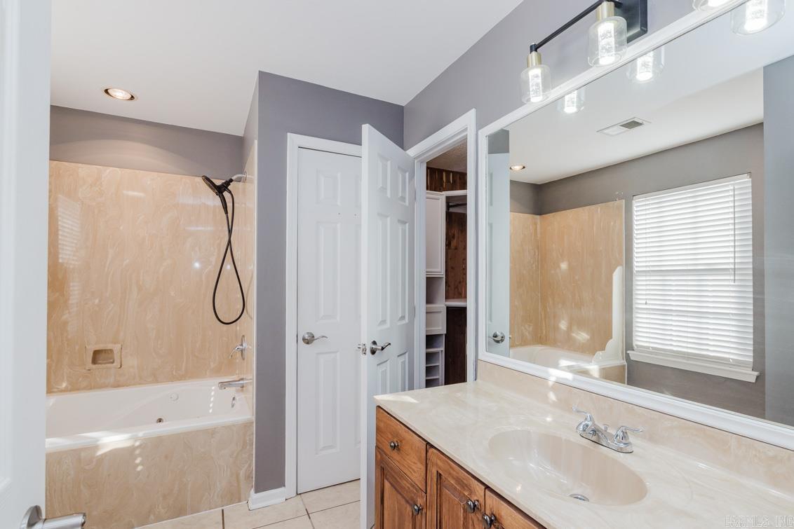 2826 GAGE  Benton, AR