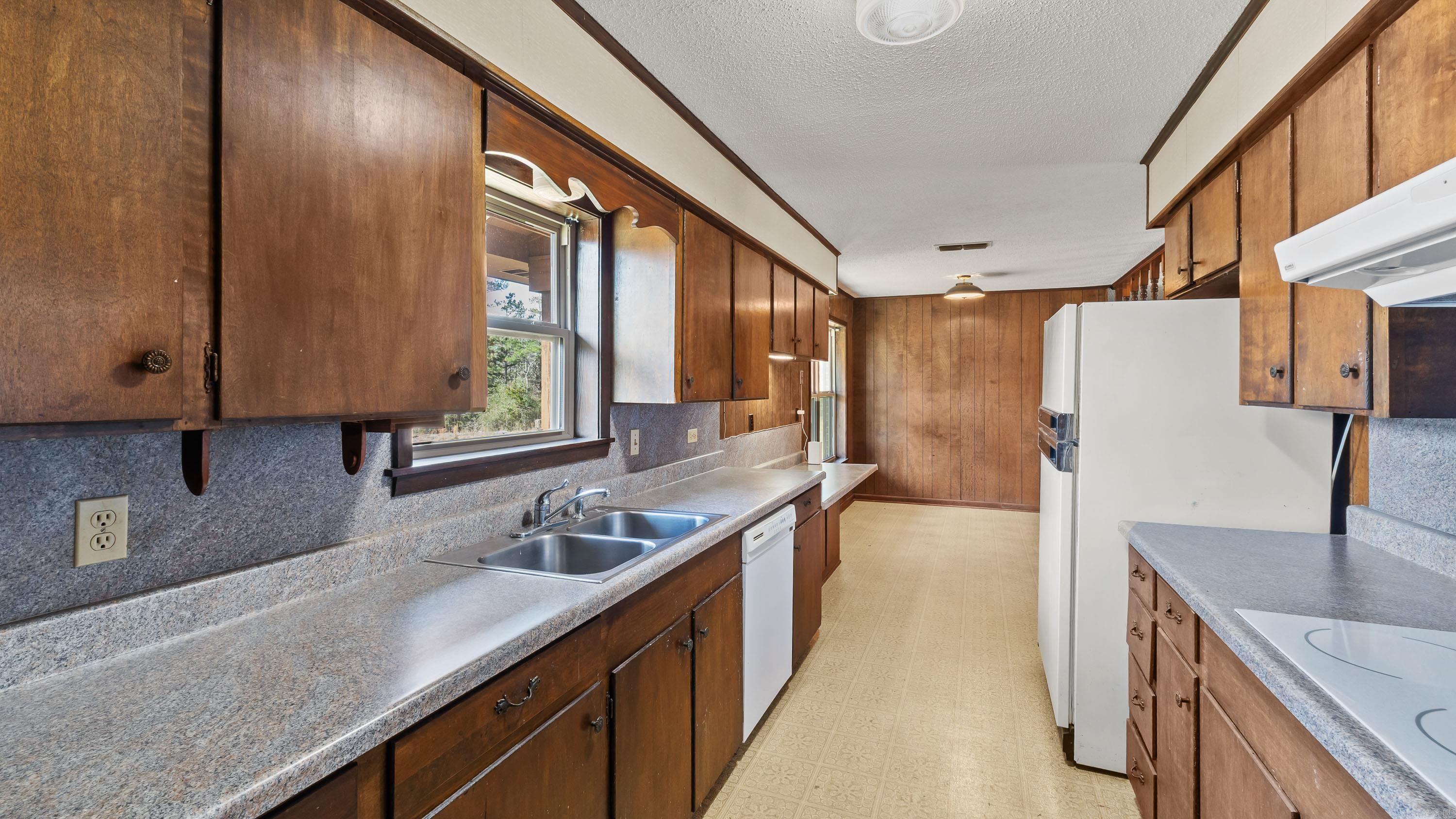 19506 FM 1841  Atlanta, TX