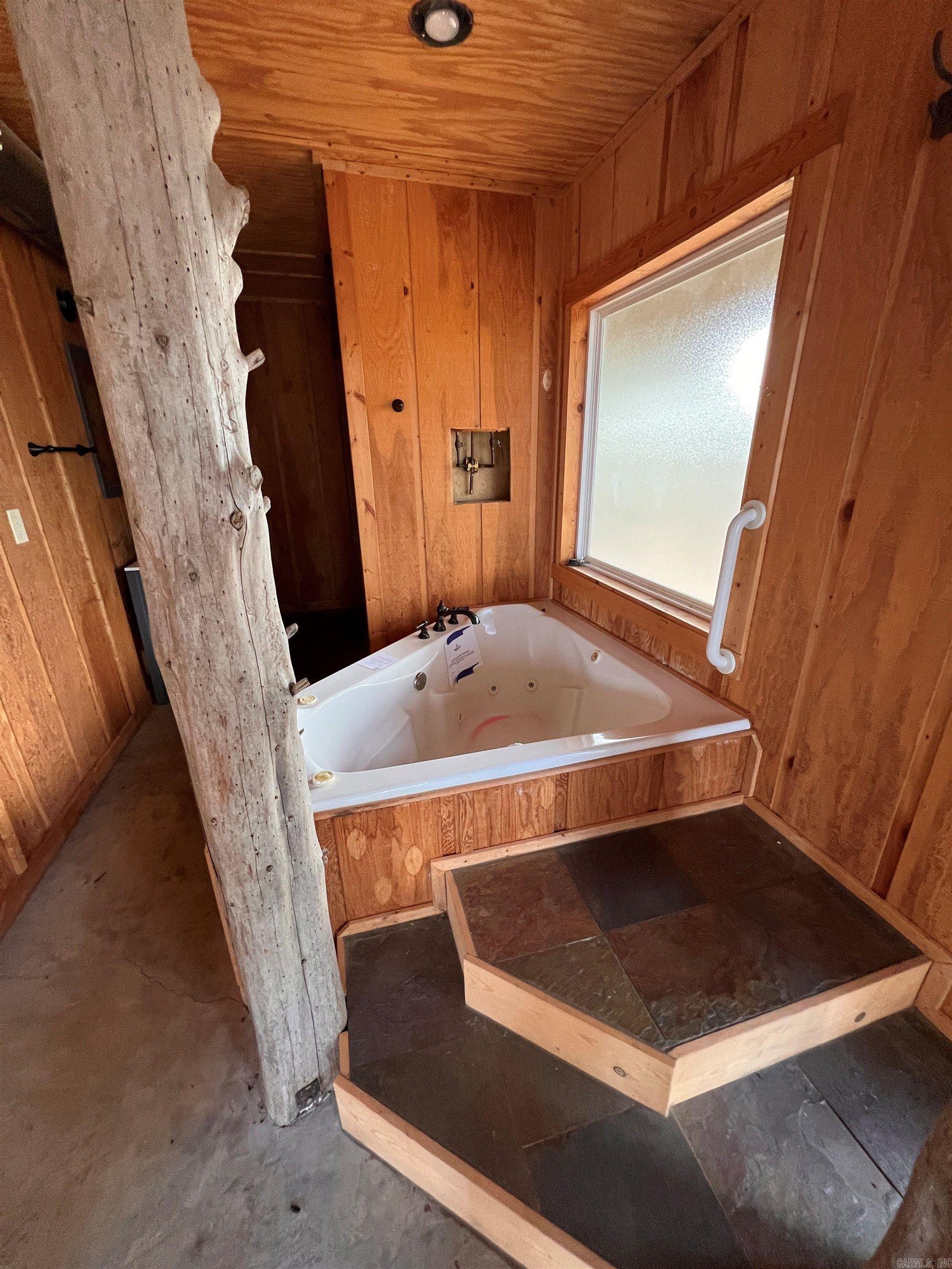 589 PR 2721  London, AR