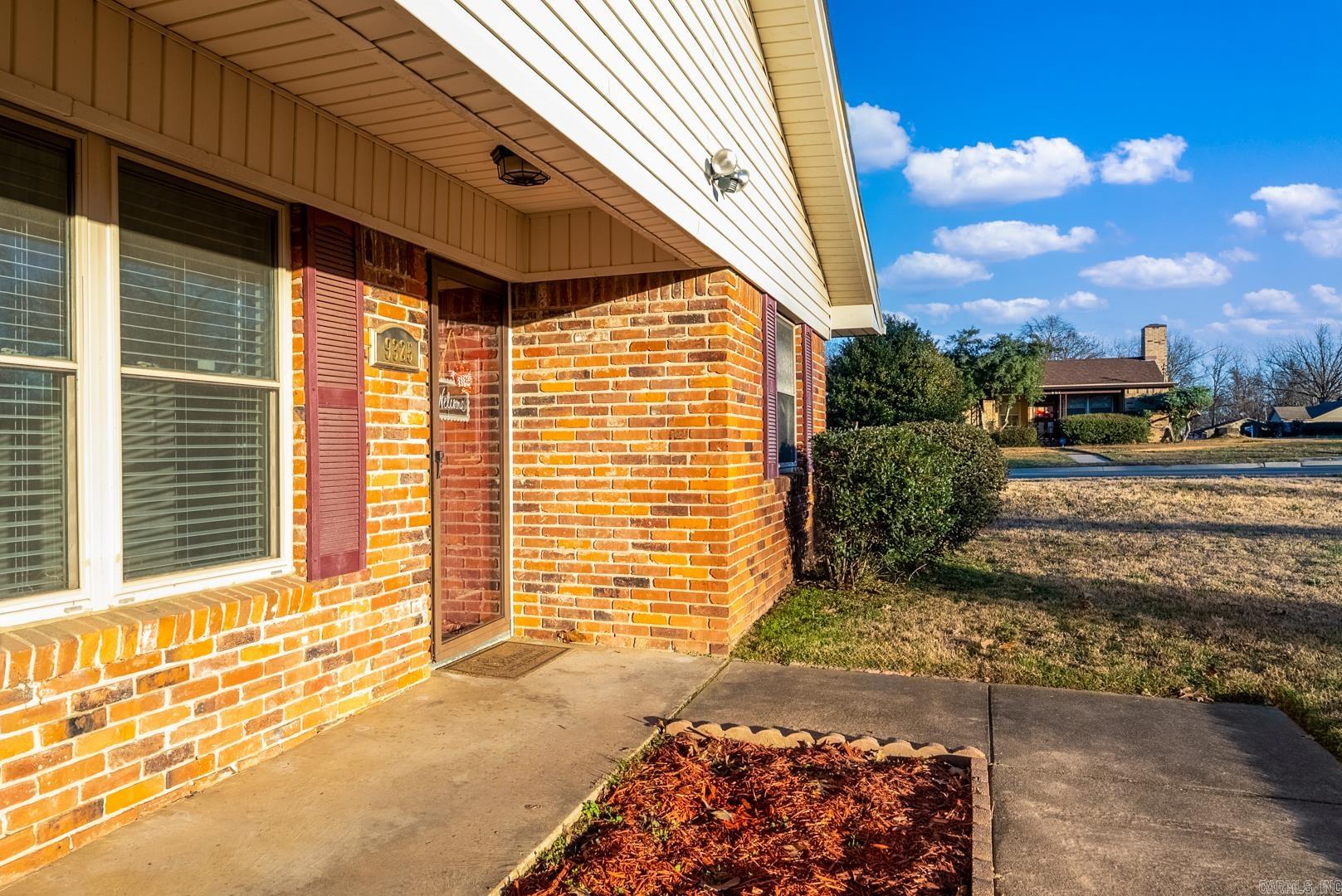 9325 Woodbine  Sherwood, AR