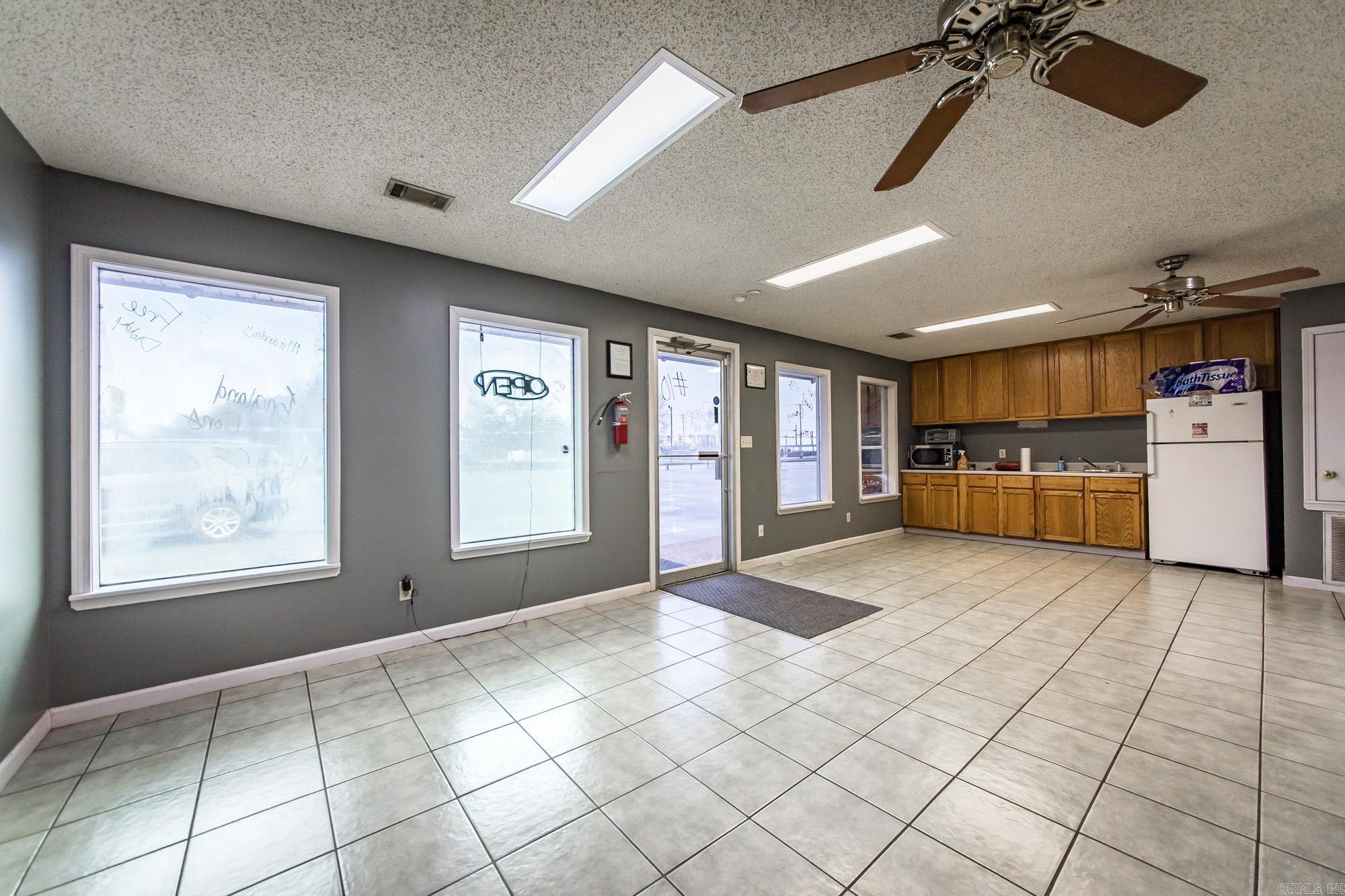 102 Main  England, AR