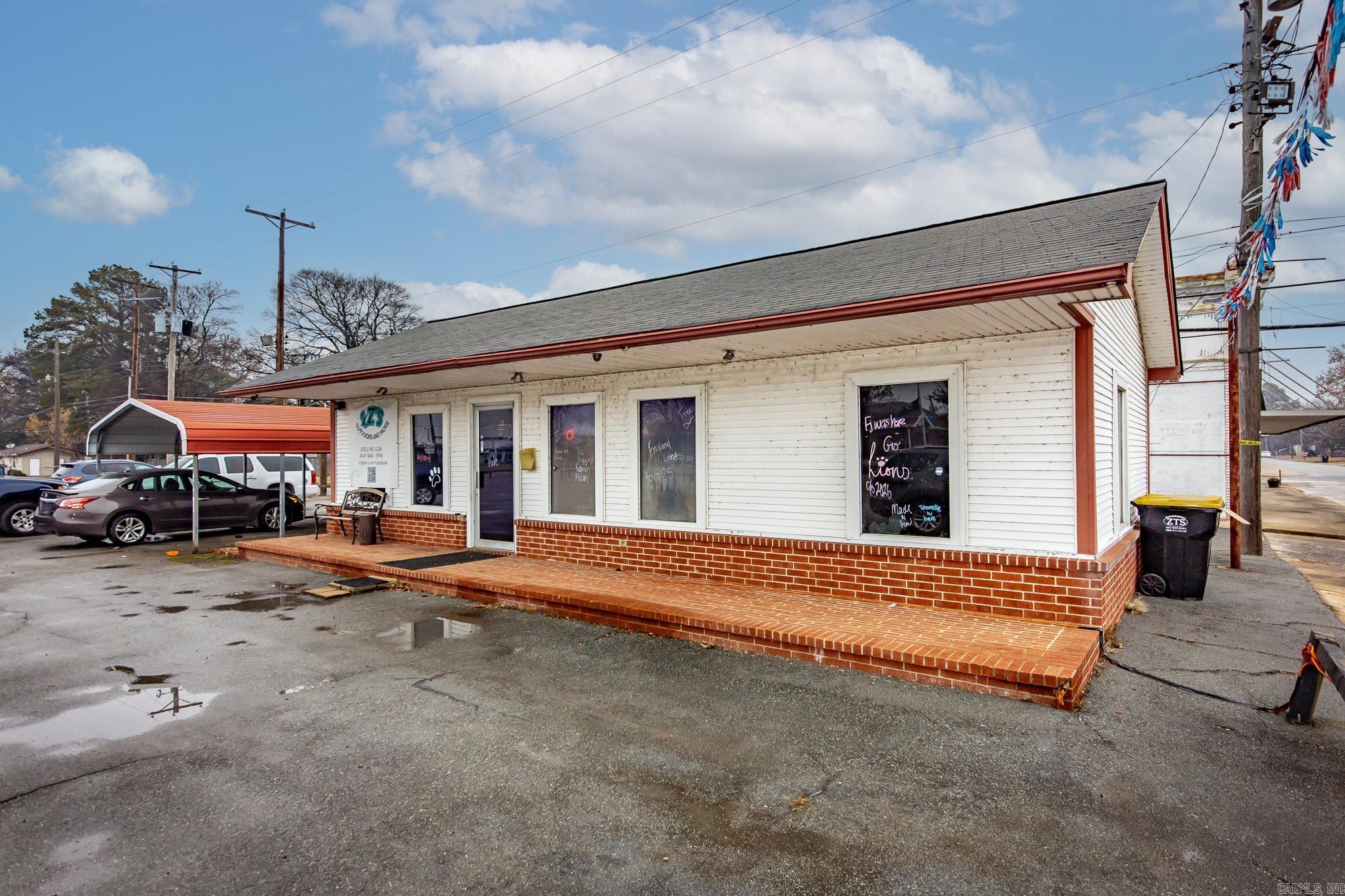 102 Main  England, AR