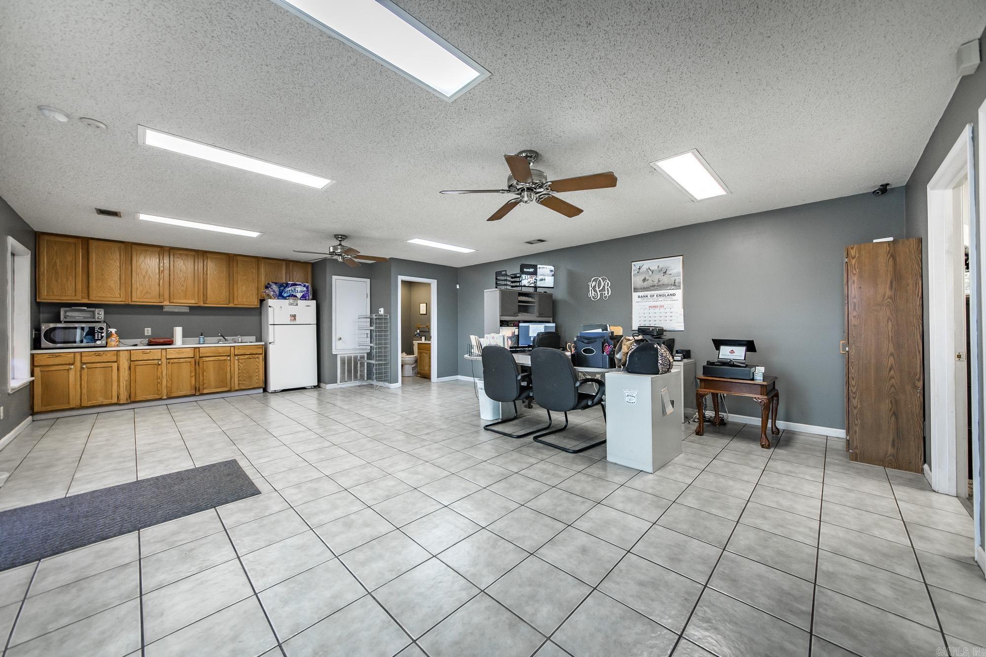 102 Main  England, AR