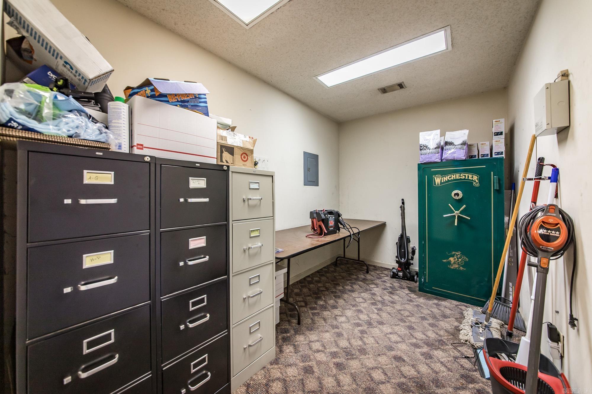 102 Main  England, AR