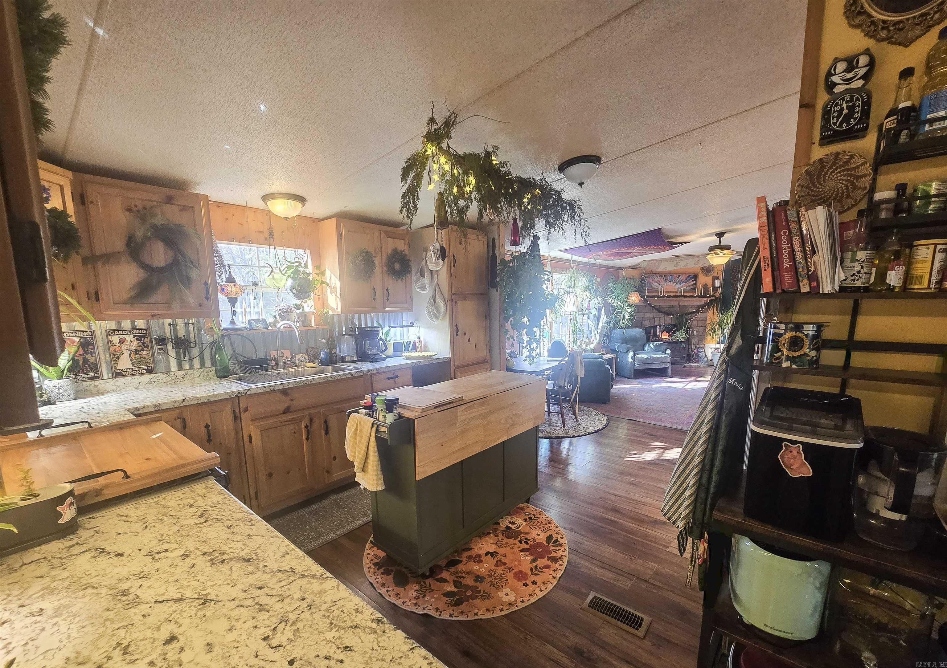 459 Junction  Mountain View, AR