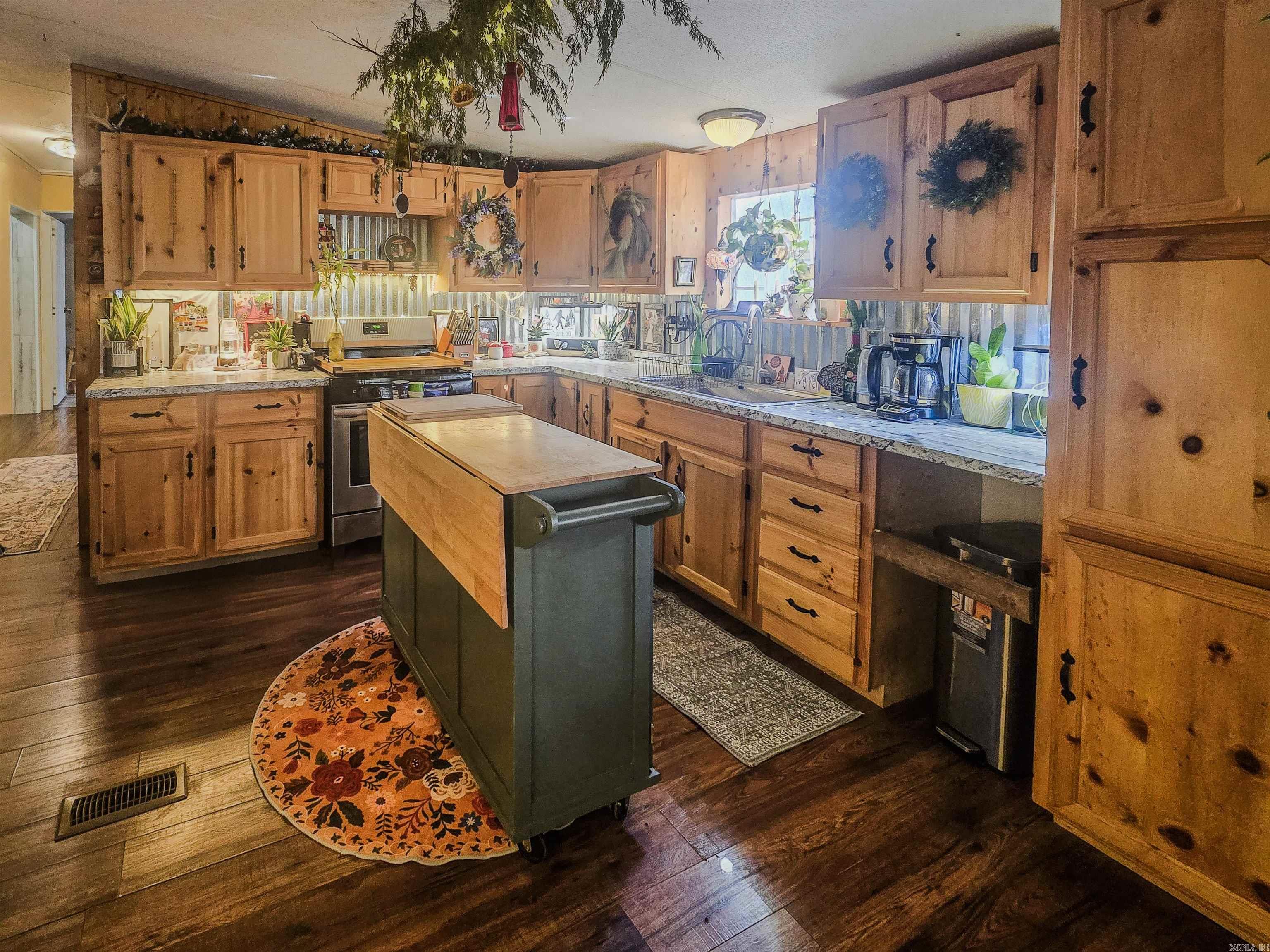 459 Junction Road Mountain View, AR 72560