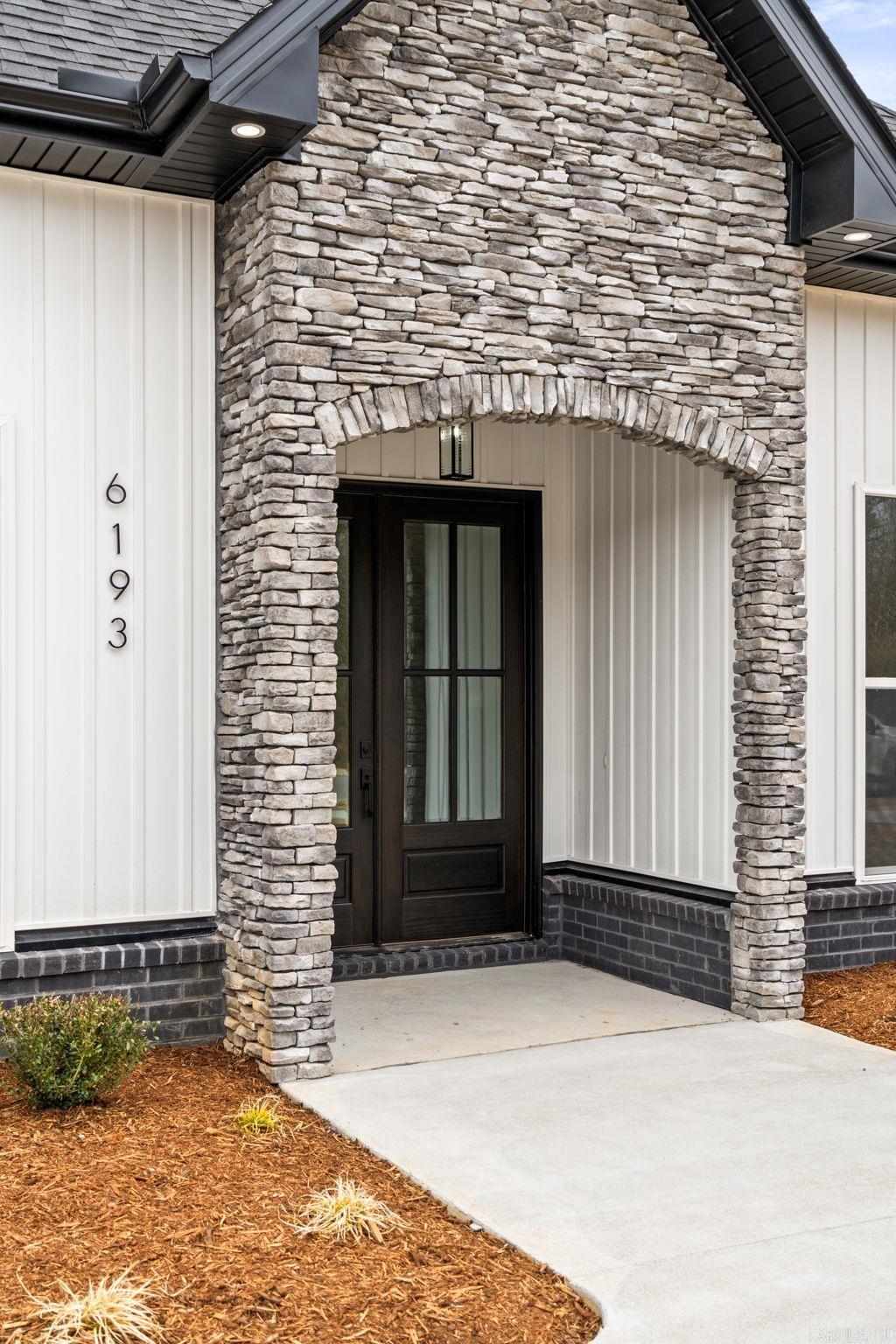 6193 Creekwater  Alexander, AR