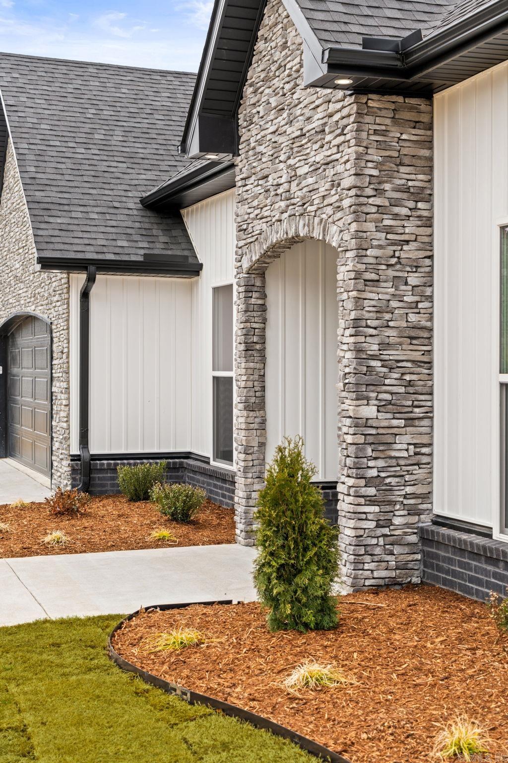 6193 Creekwater  Alexander, AR