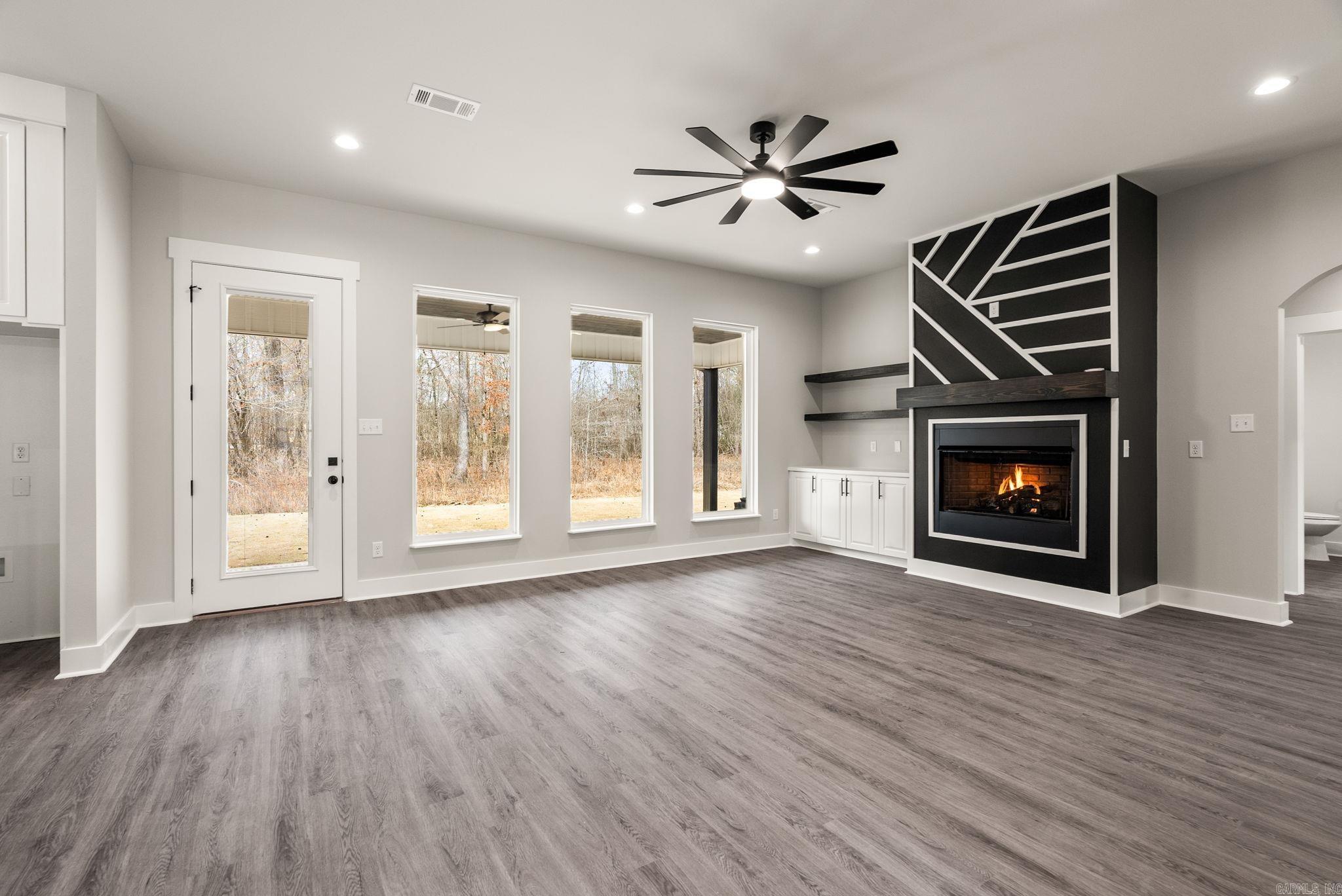 6193 Creekwater  Alexander, AR