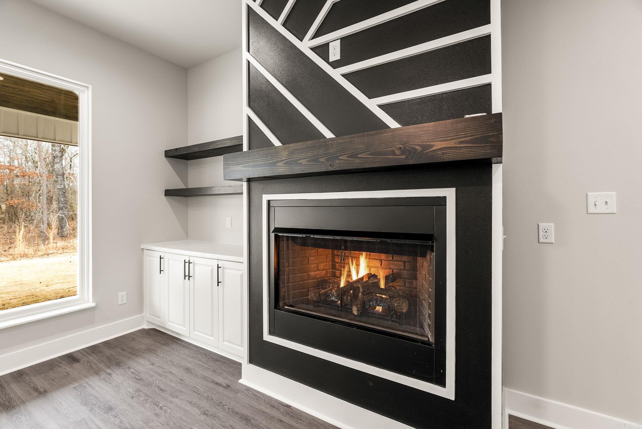 6193 Creekwater  Alexander, AR