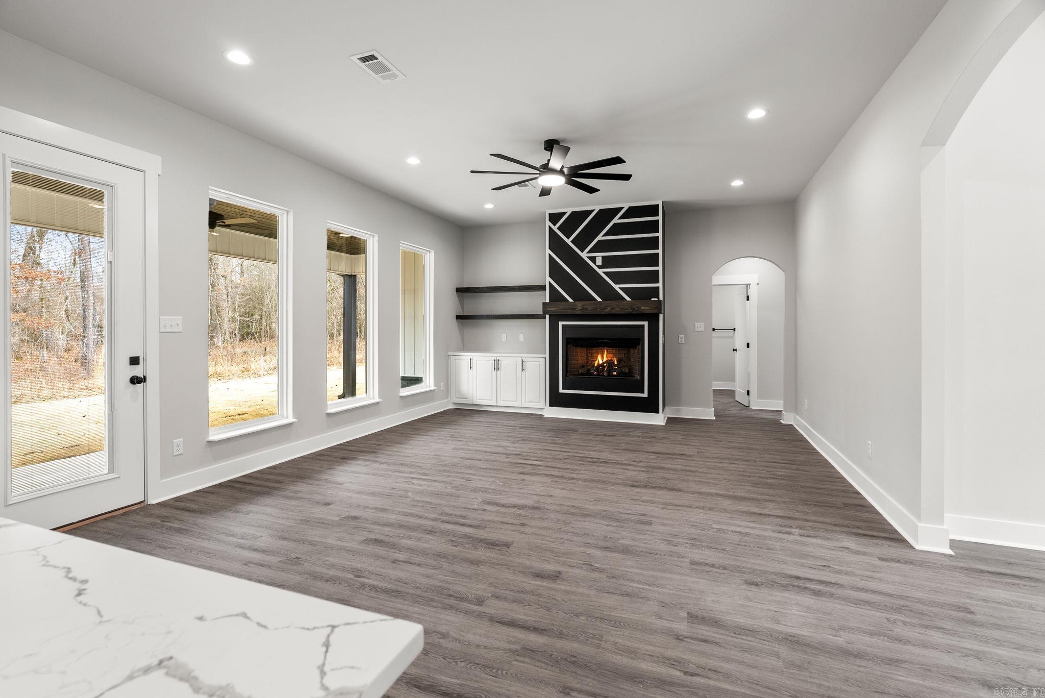 6193 Creekwater  Alexander, AR