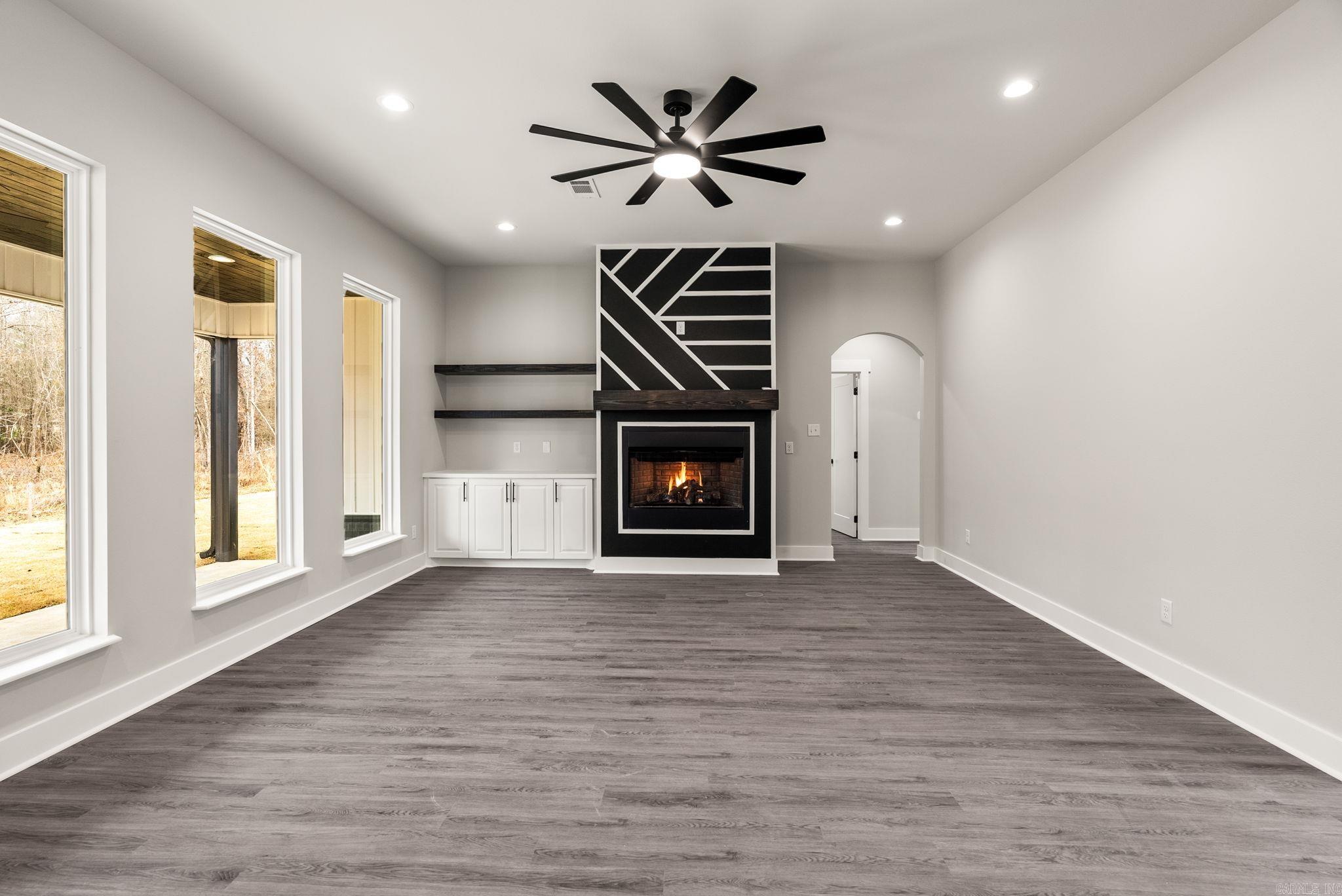 6193 Creekwater  Alexander, AR