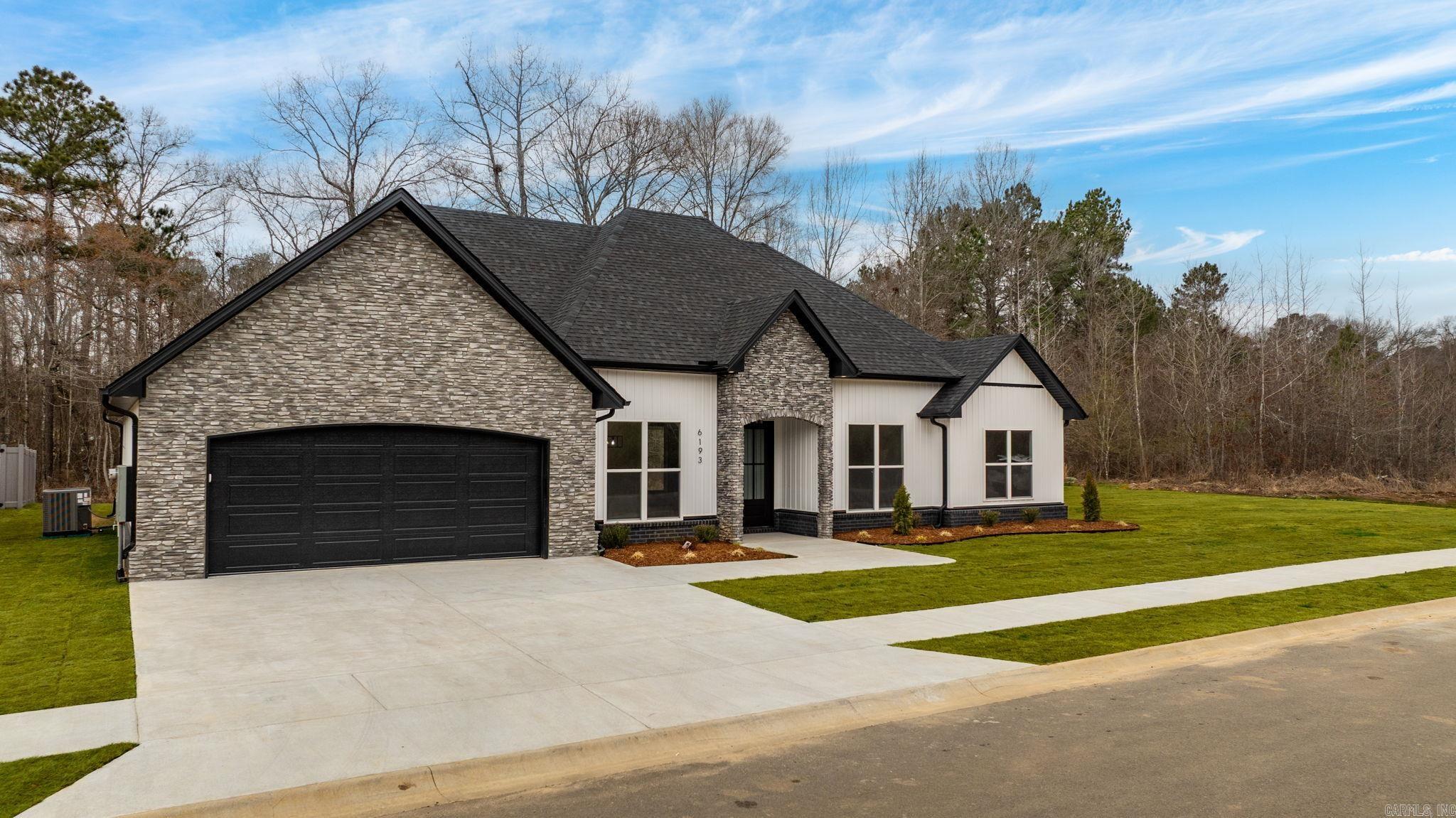 6193 Creekwater  Alexander, AR