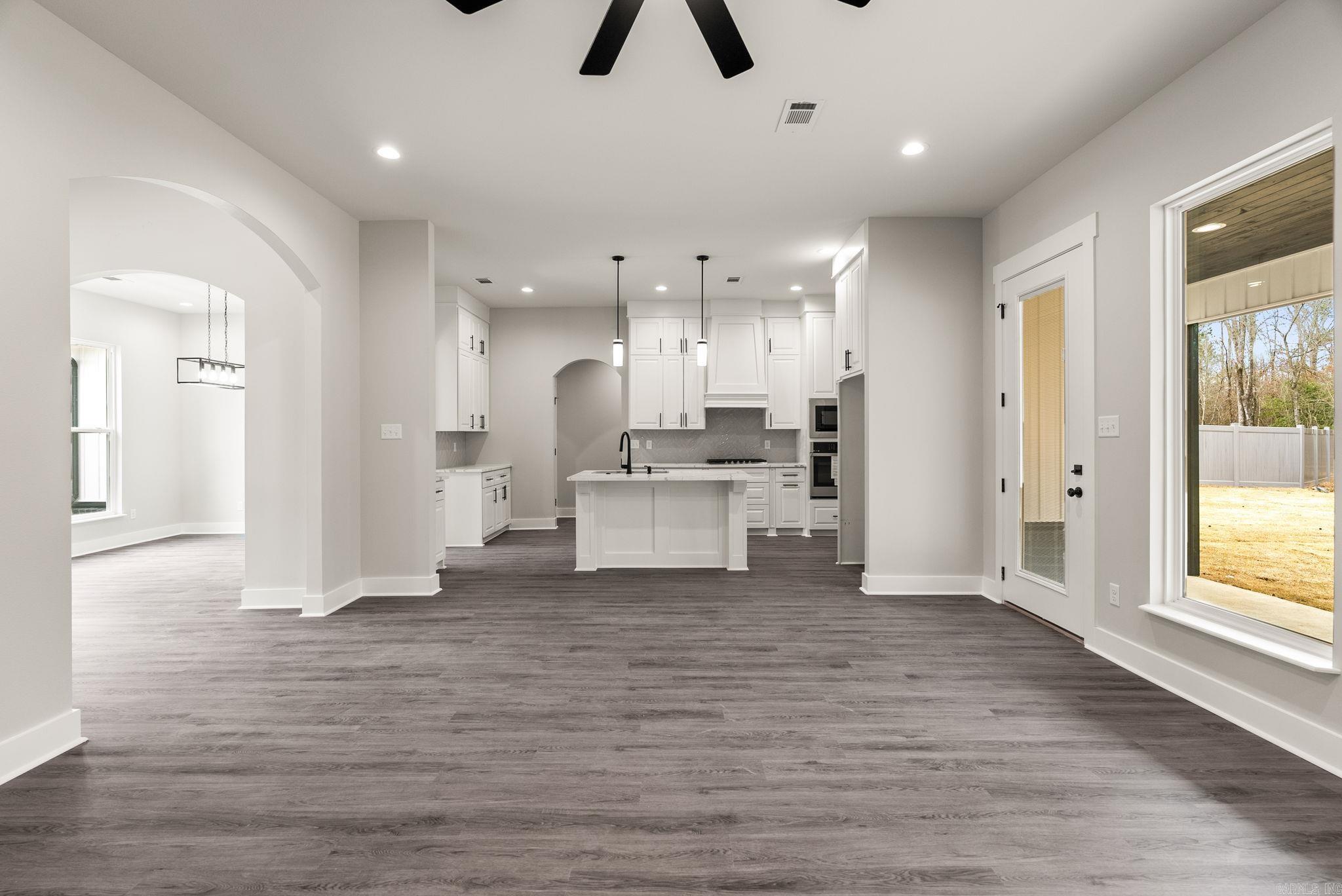 6193 Creekwater  Alexander, AR