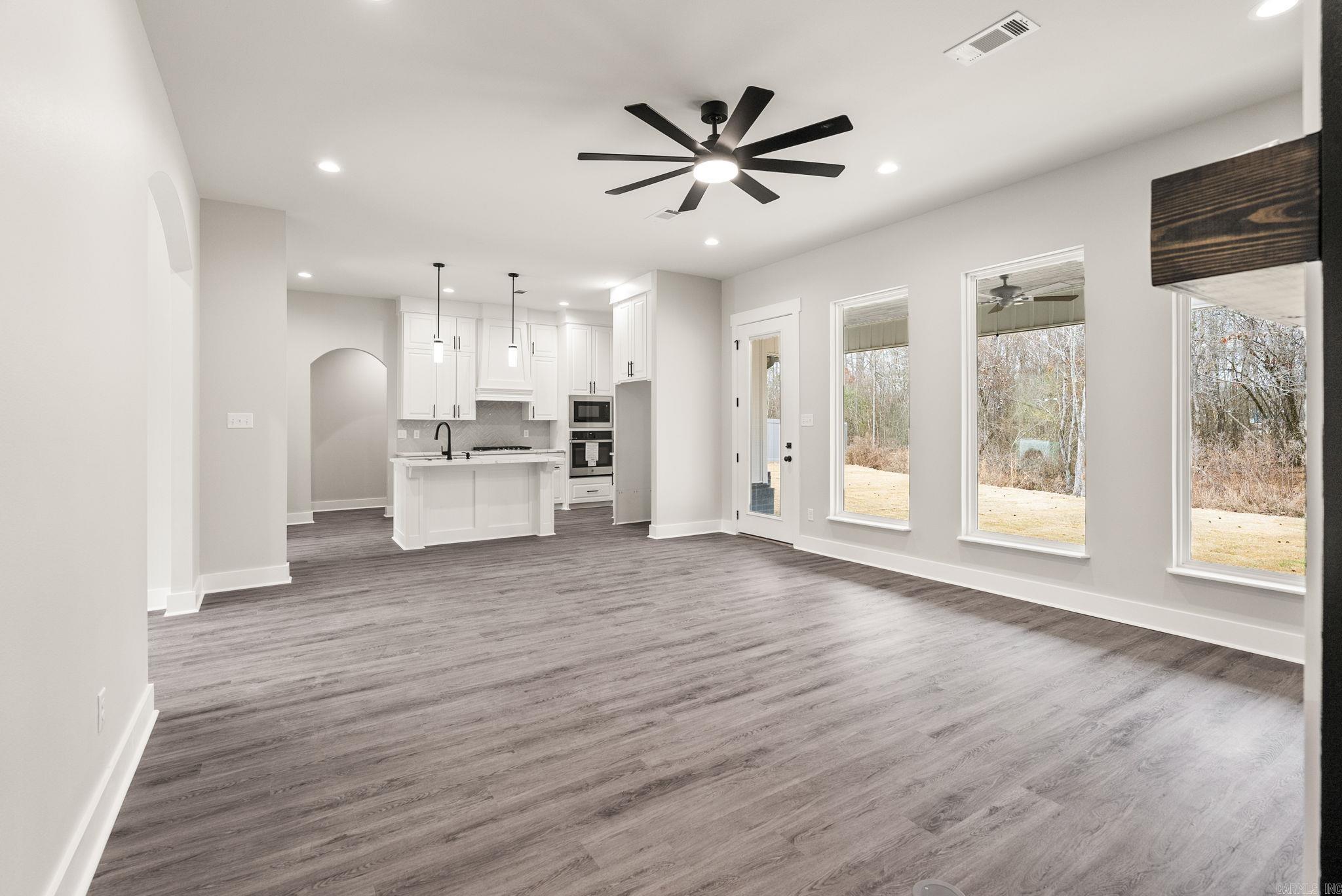 6193 Creekwater  Alexander, AR