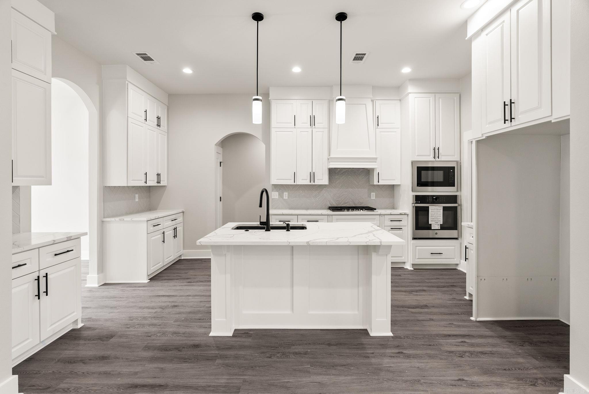 6193 Creekwater  Alexander, AR