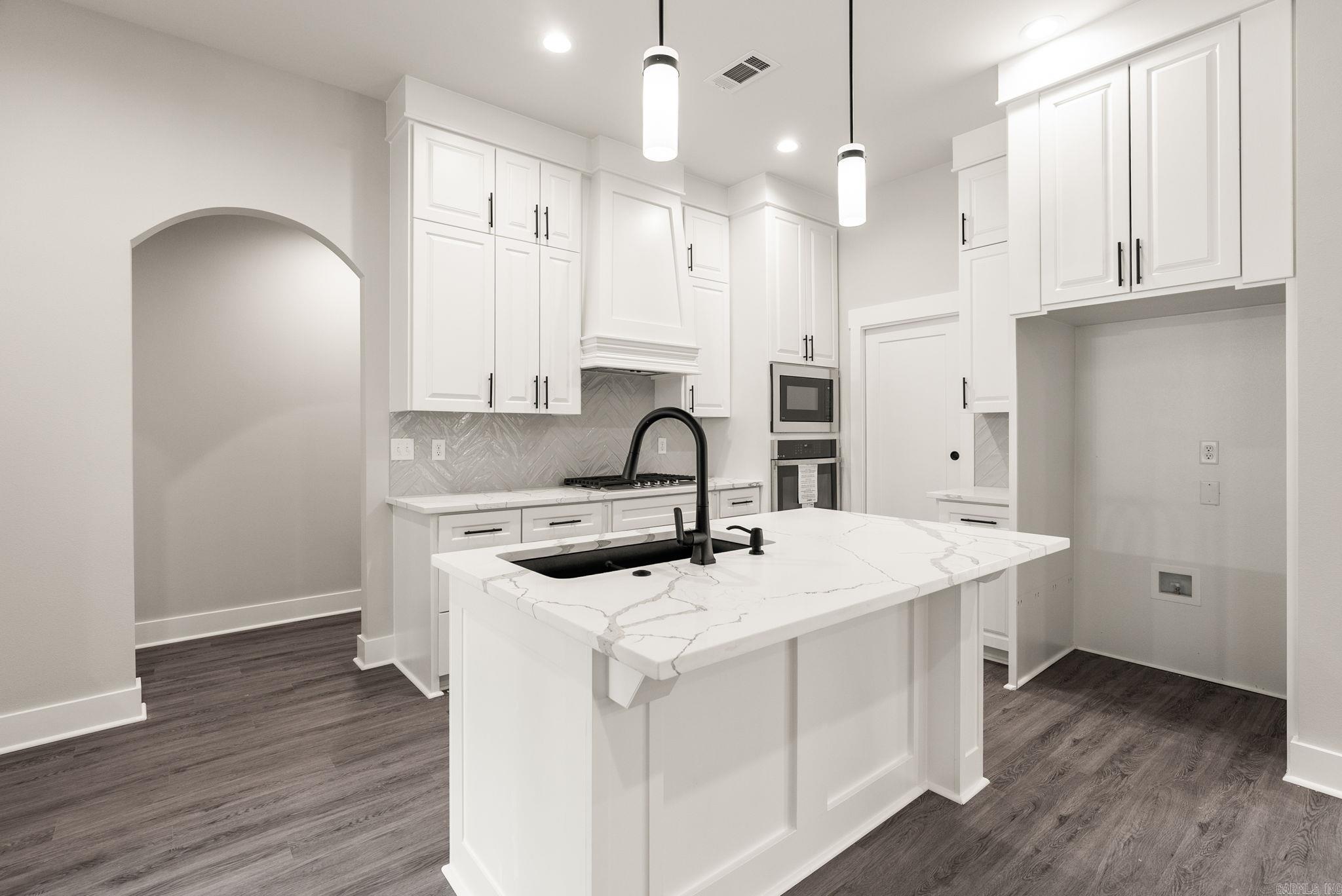 6193 Creekwater  Alexander, AR