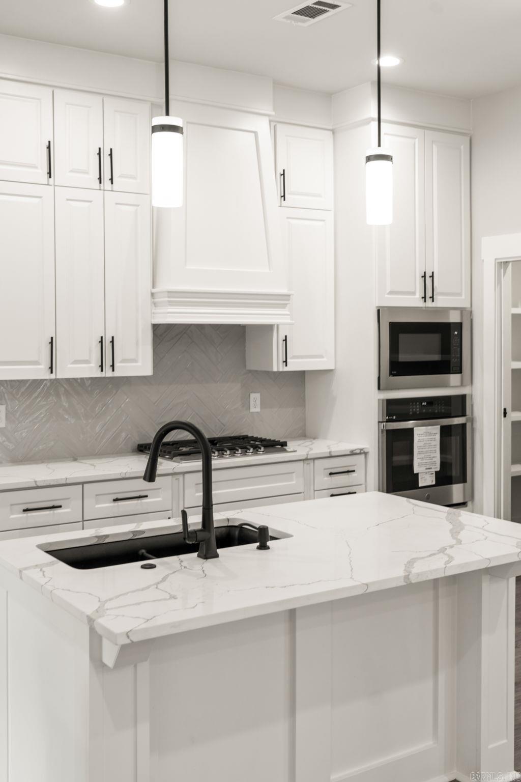 6193 Creekwater  Alexander, AR