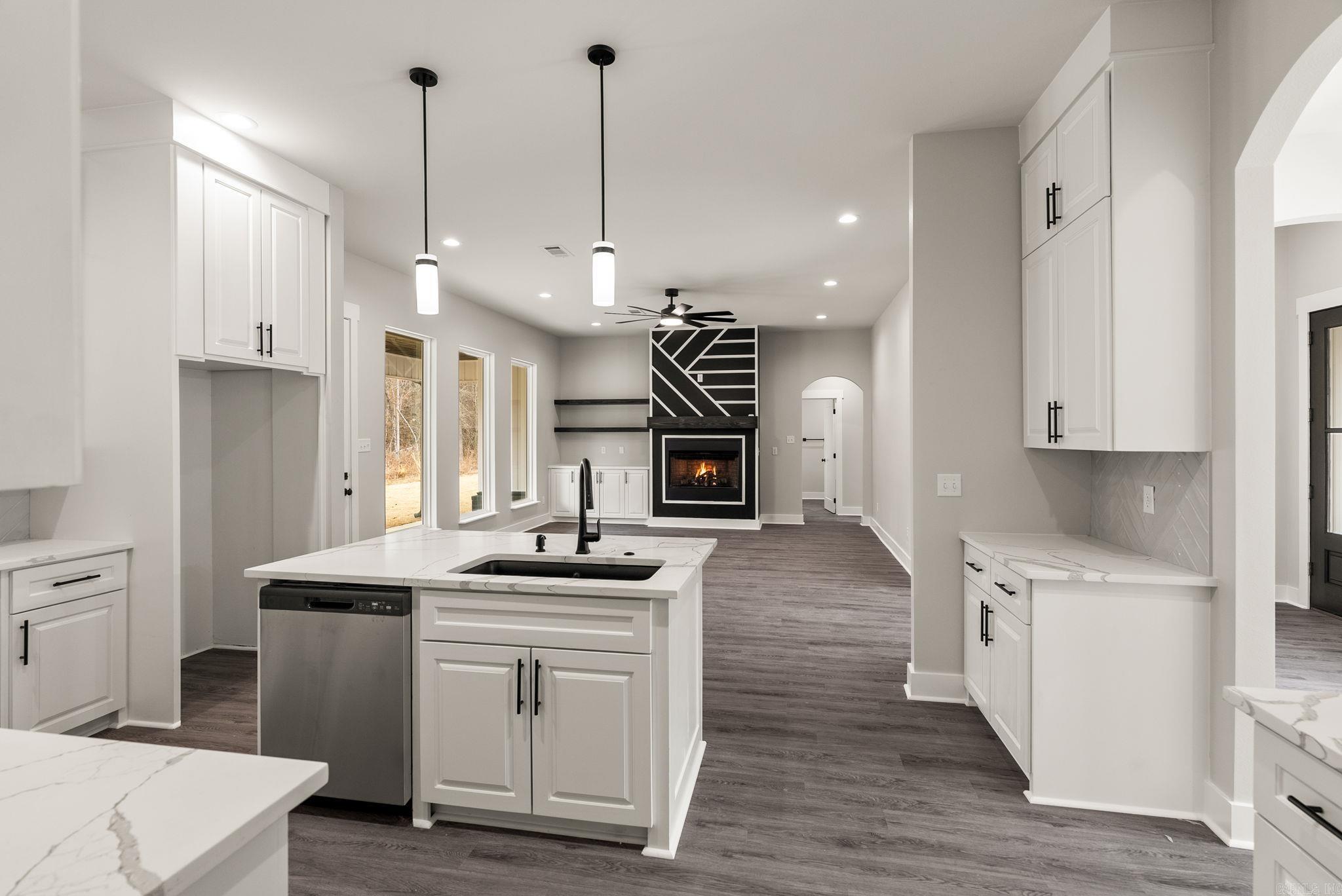 6193 Creekwater  Alexander, AR