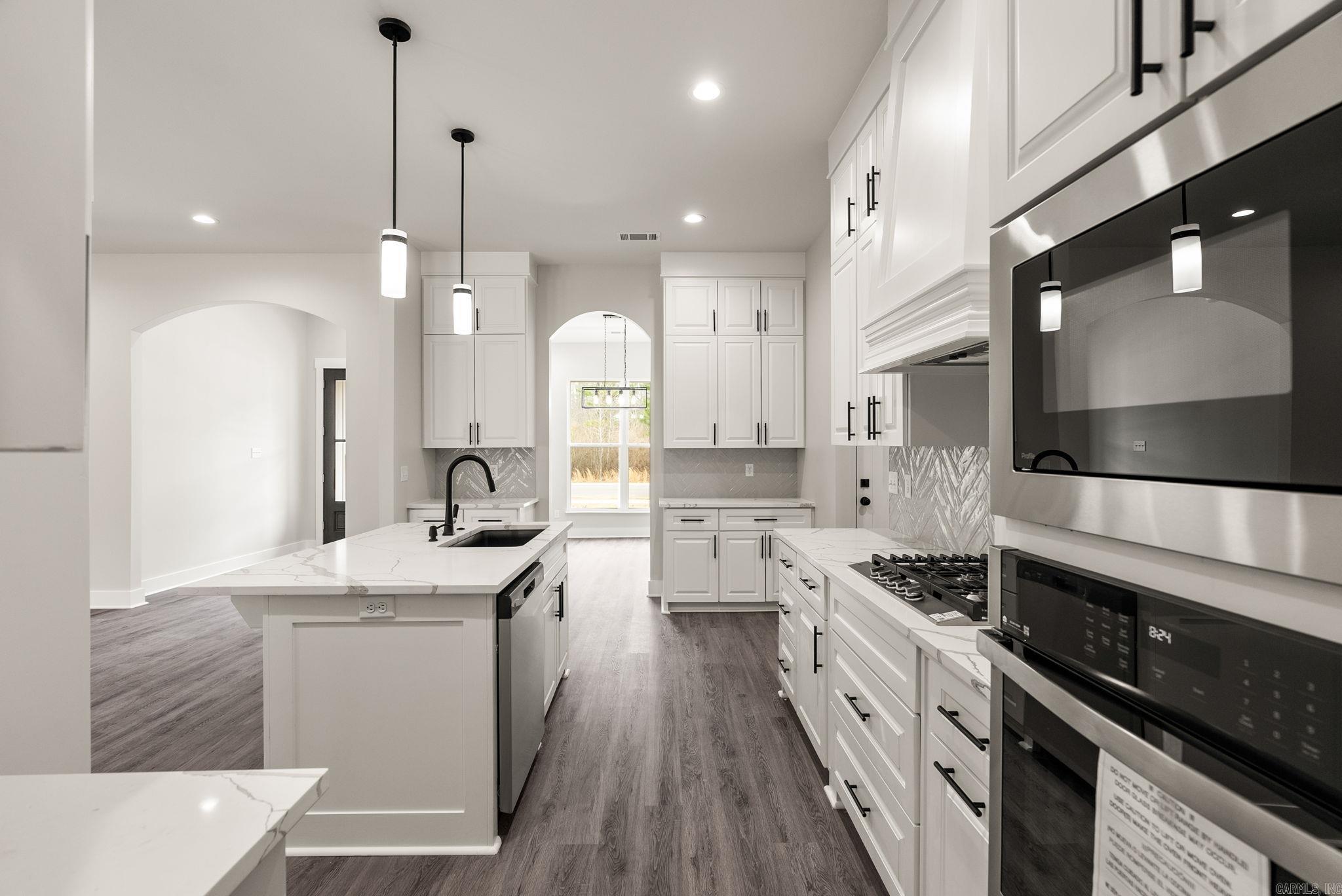 6193 Creekwater  Alexander, AR