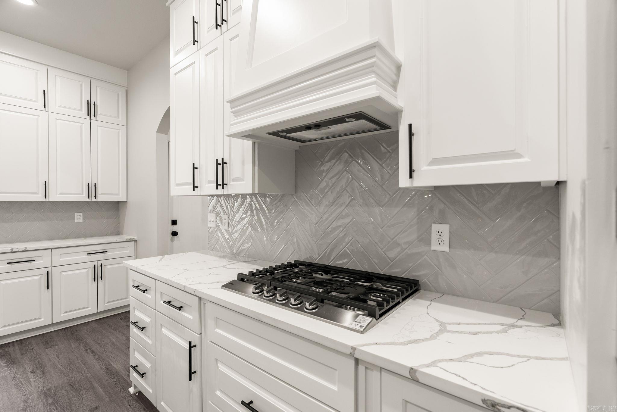 6193 Creekwater  Alexander, AR