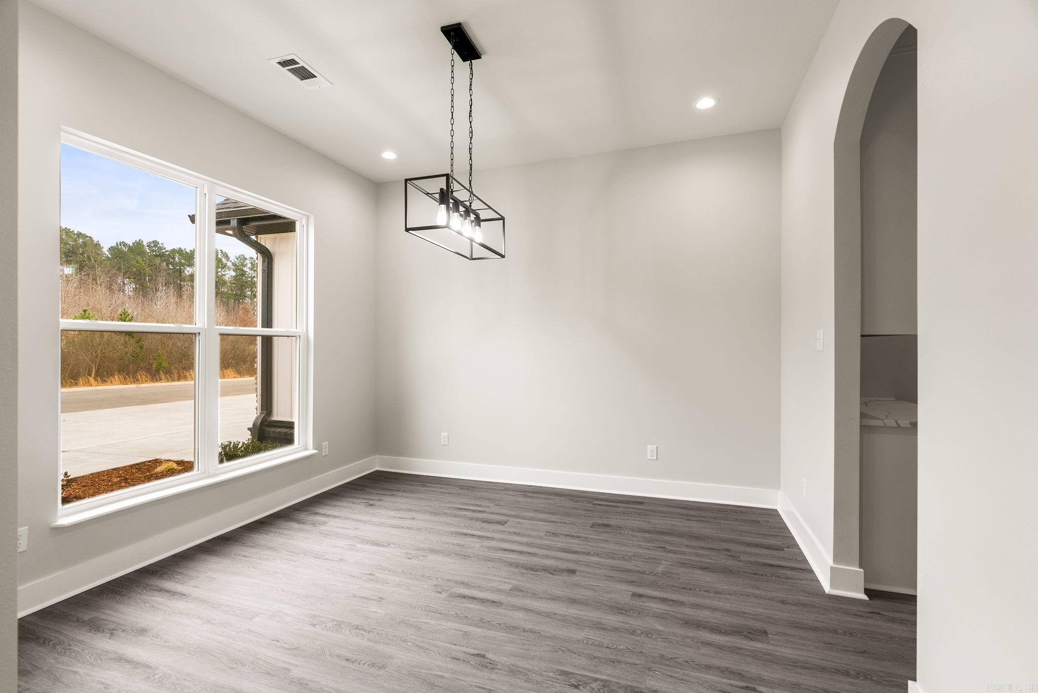 6193 Creekwater  Alexander, AR