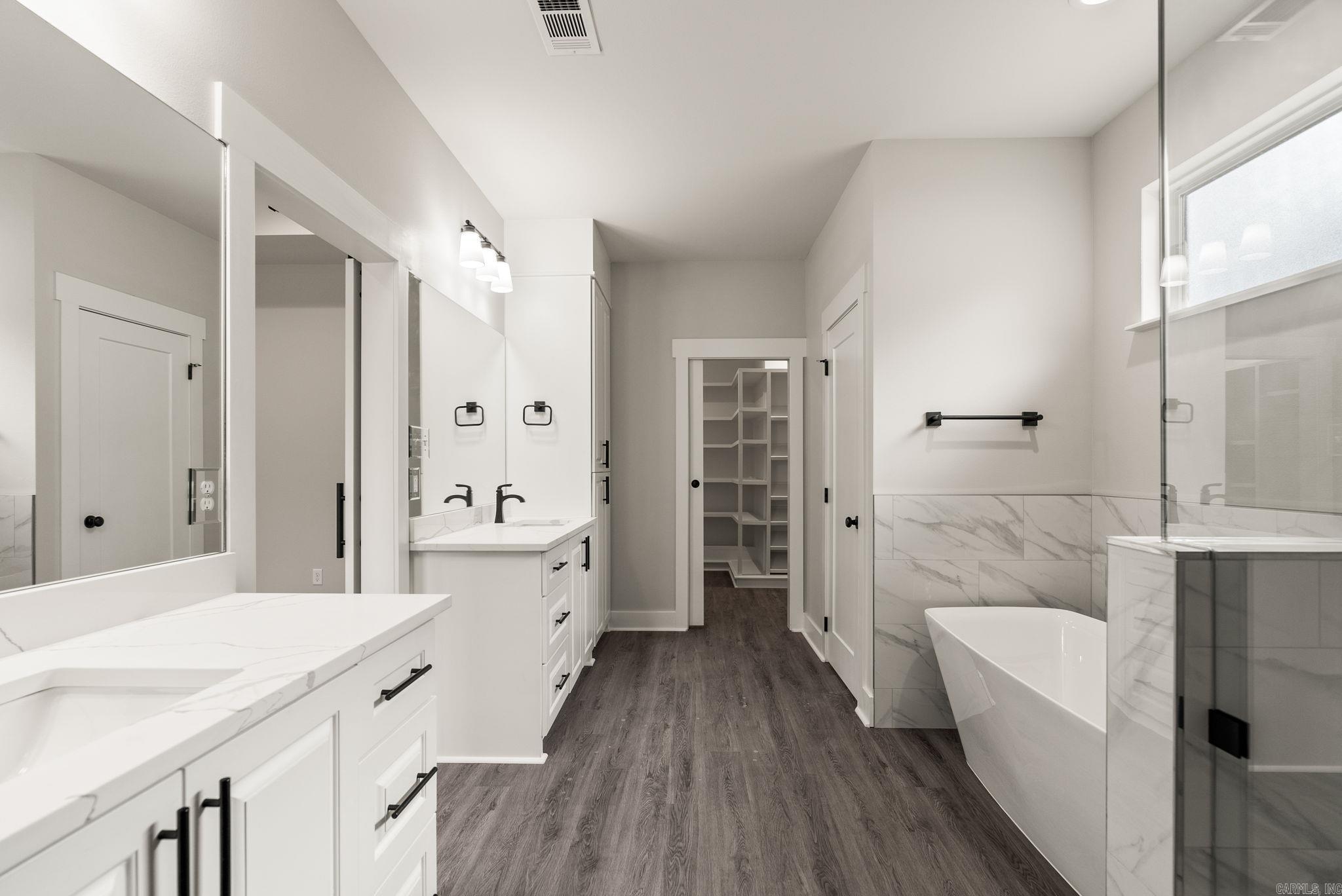 6193 Creekwater  Alexander, AR