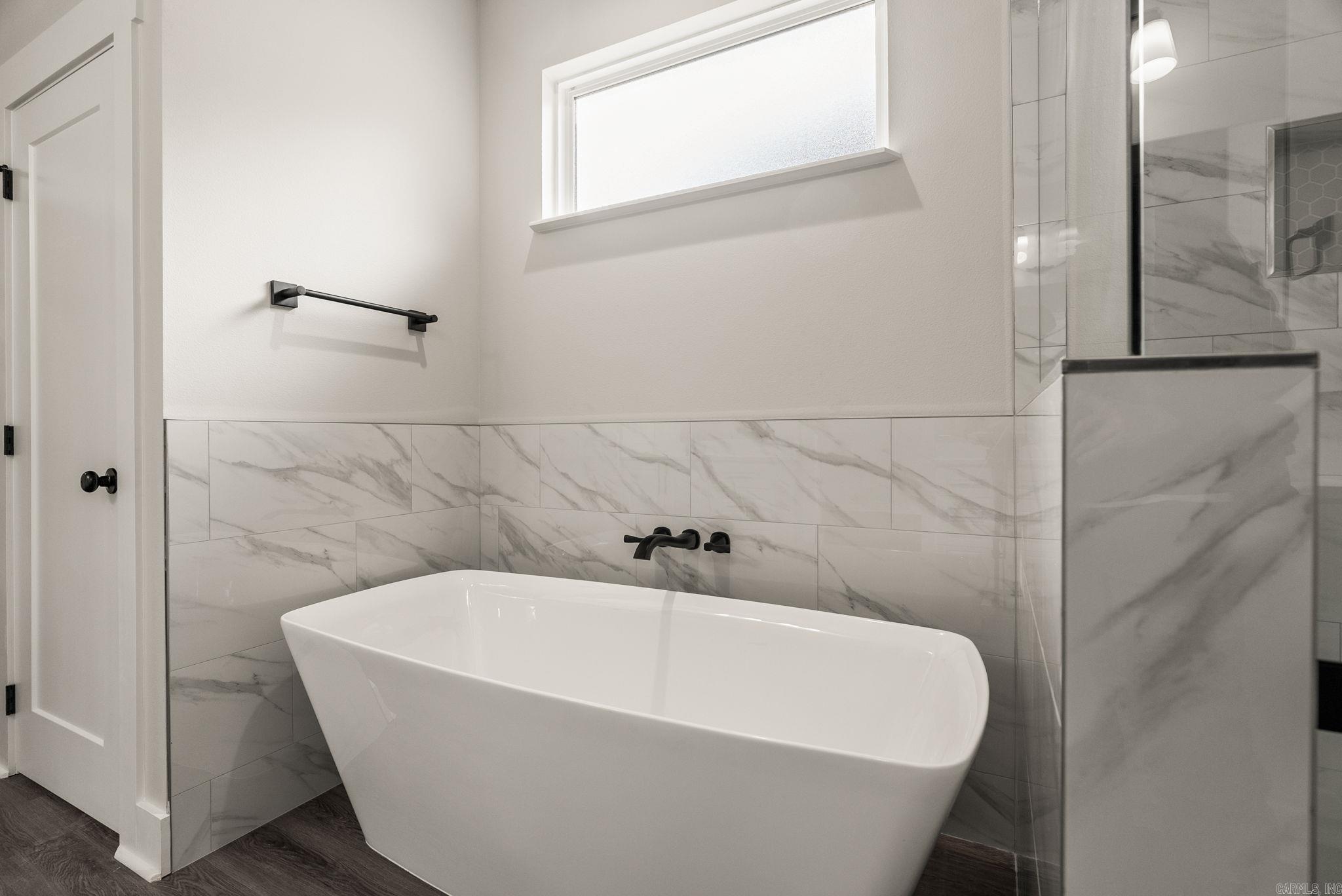 6193 Creekwater  Alexander, AR