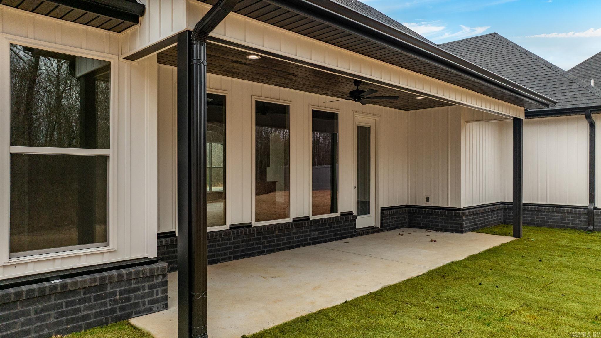 6193 Creekwater  Alexander, AR