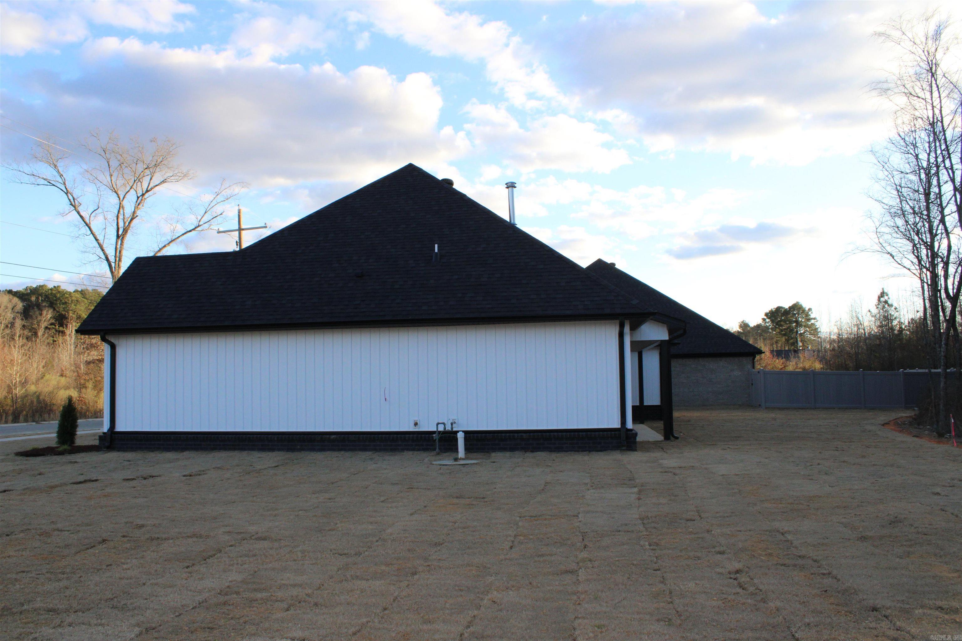 6193 Creekwater  Alexander, AR