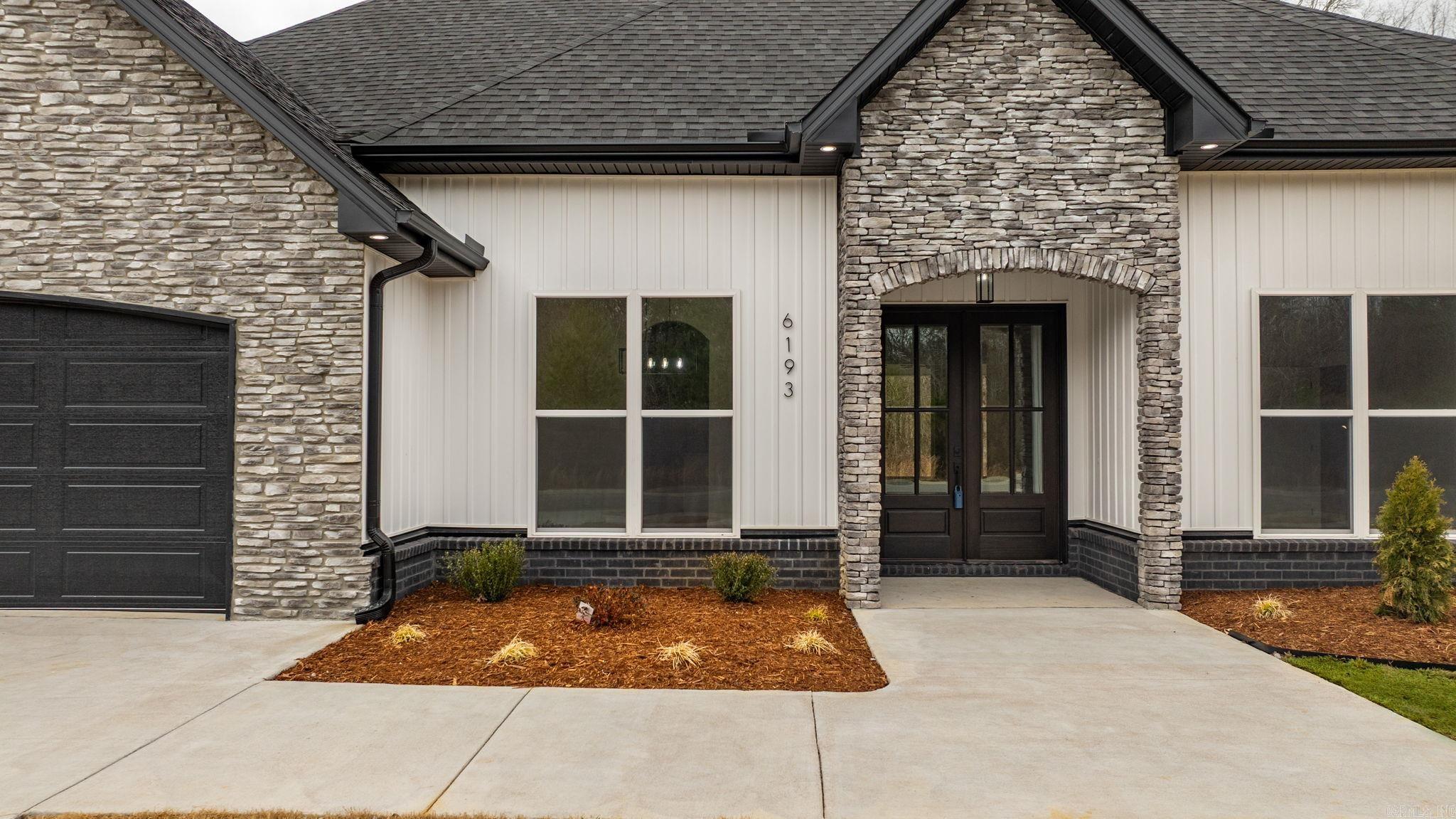 6193 Creekwater  Alexander, AR