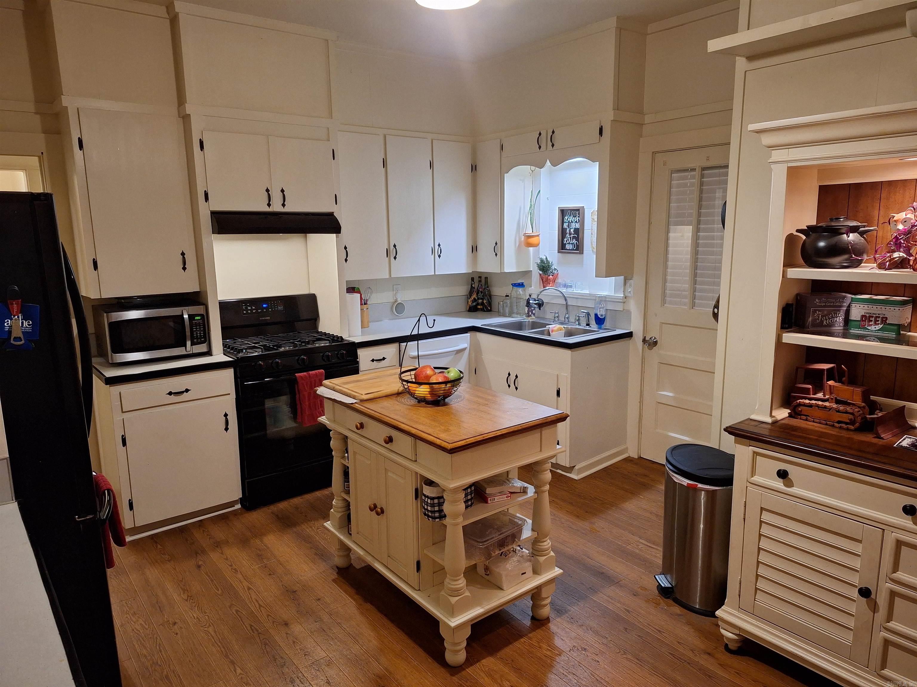 162 E College  Monticello, AR