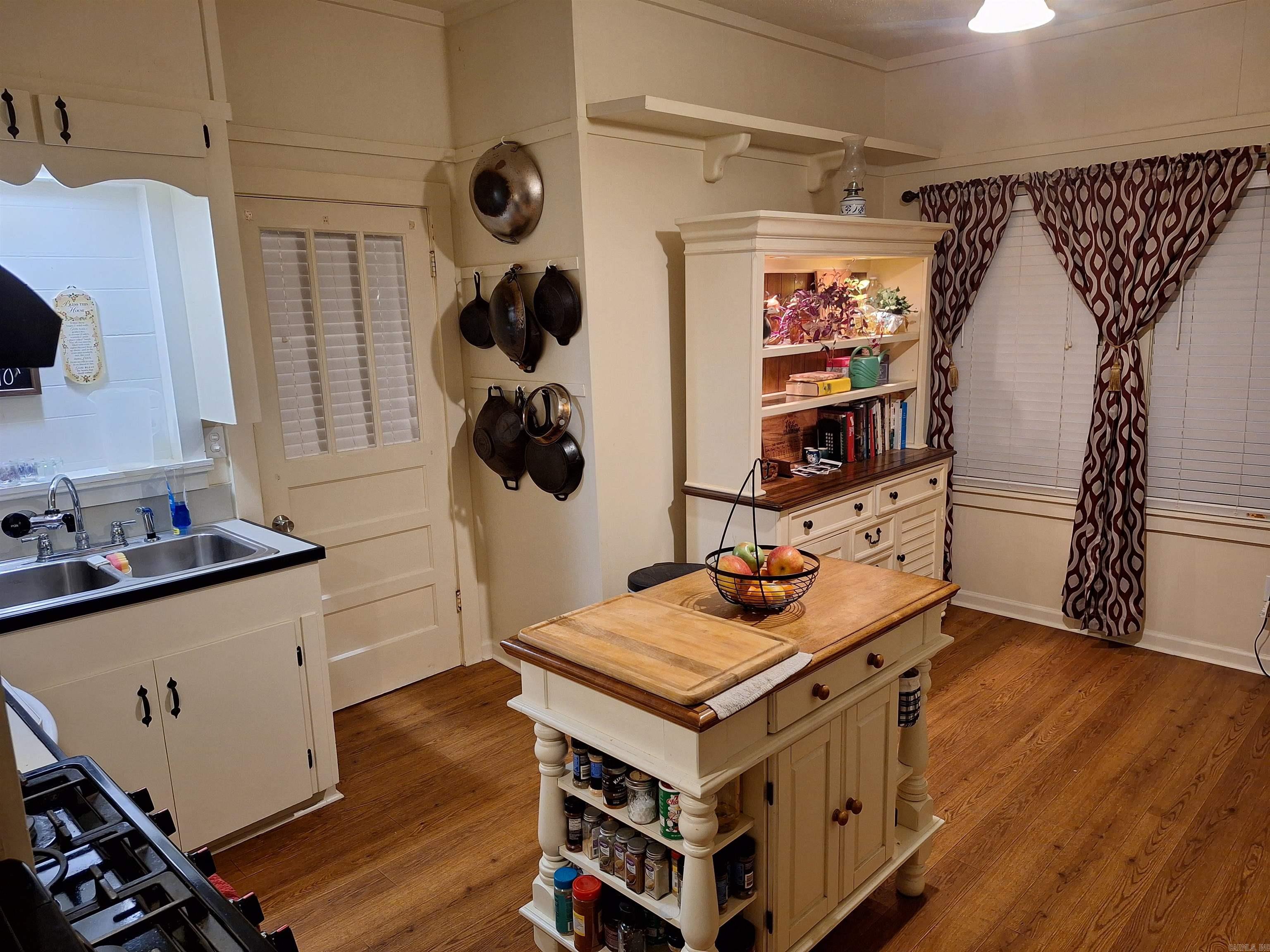 162 E College  Monticello, AR