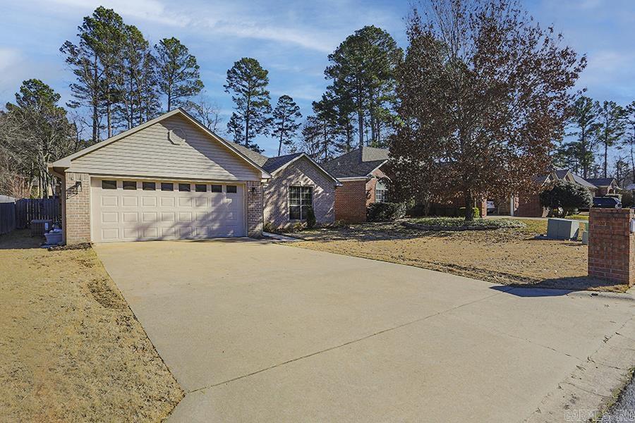 8 Garden Oaks Drive  Maumelle, AR