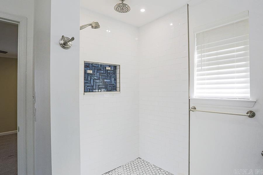 8 Garden Oaks Drive  Maumelle, AR