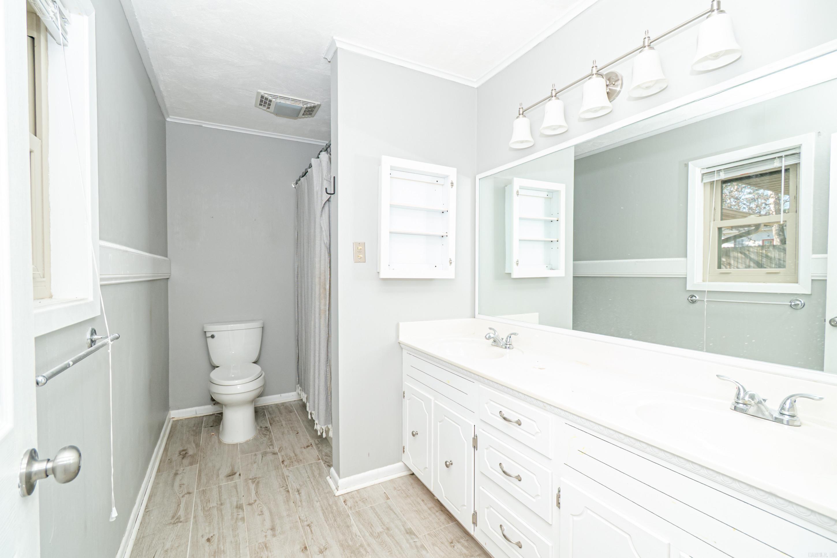 1212 N Main St  Monticello, AR