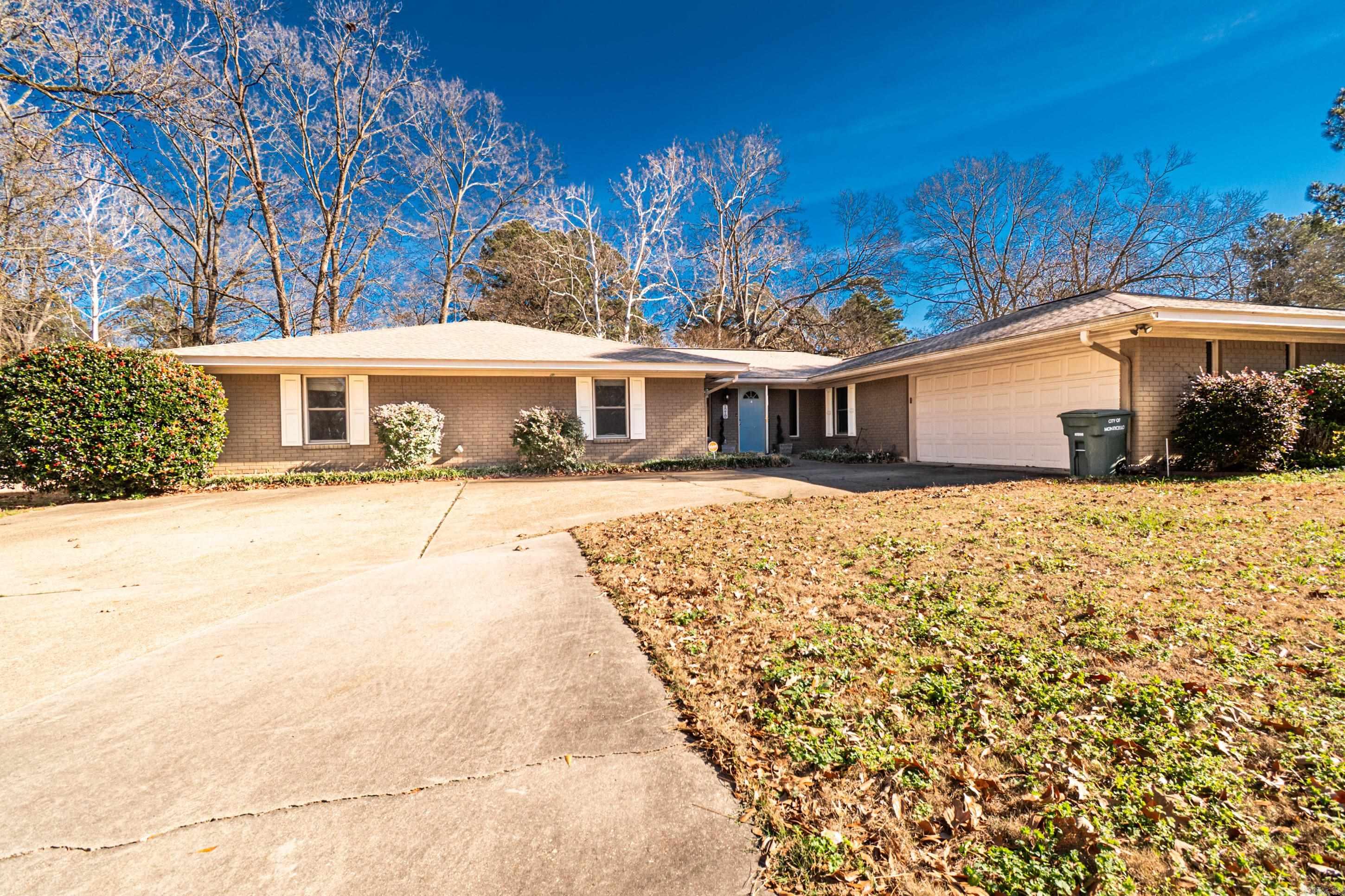 1212 N Main St  Monticello, AR