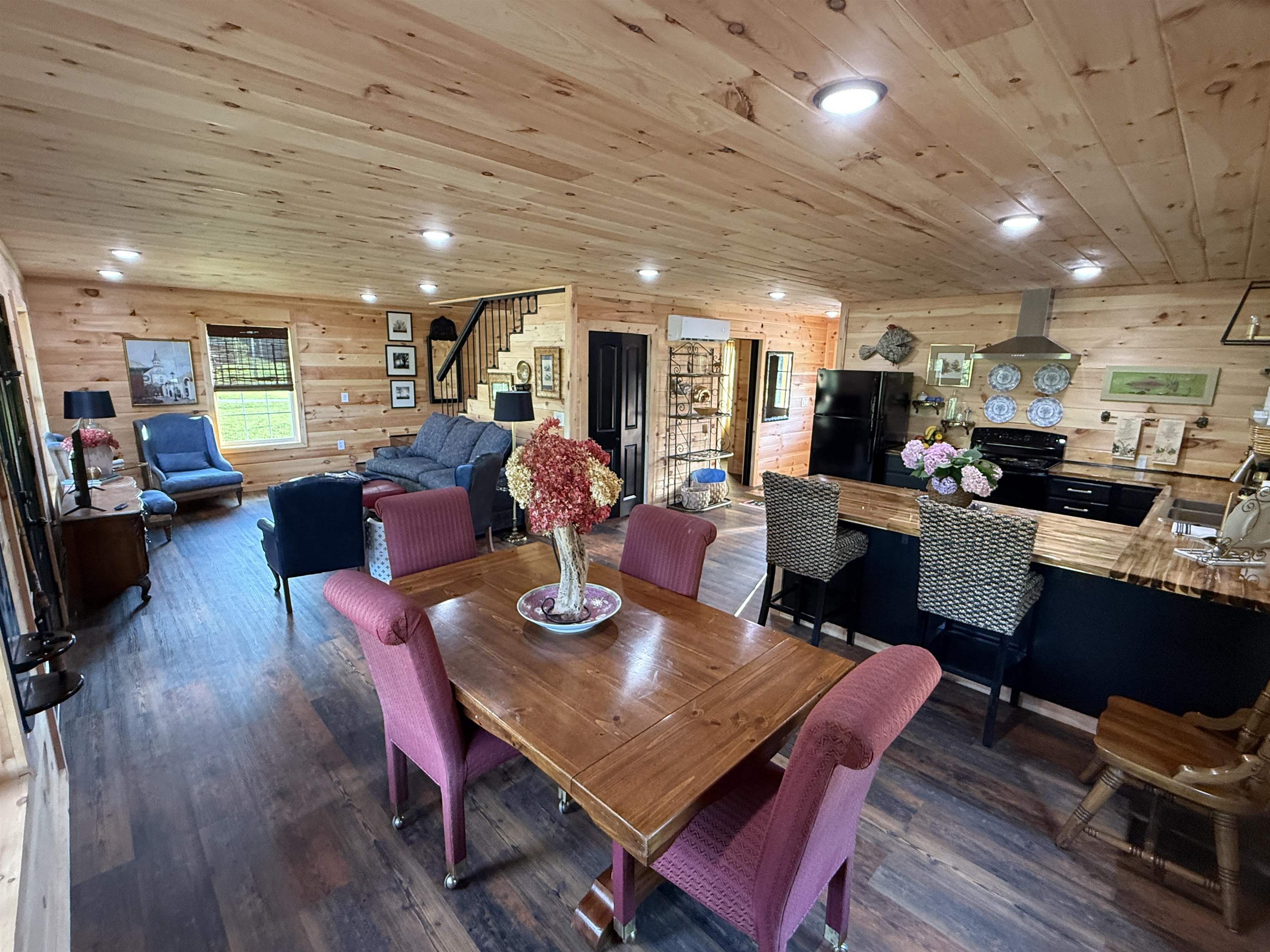 75 E Schoolhouse Hollow Road  Mountain View, AR