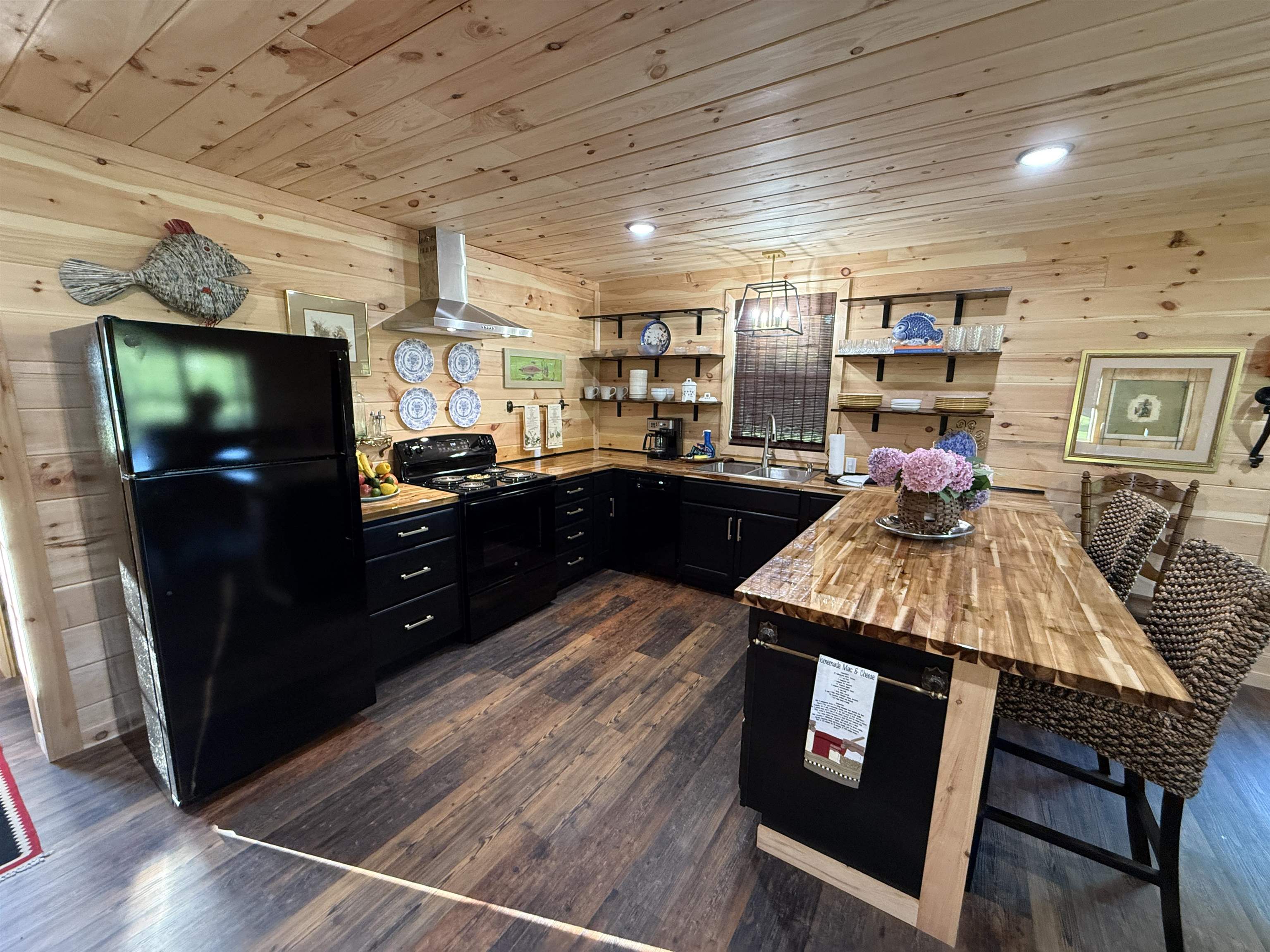 75 E Schoolhouse Hollow Road  Mountain View, AR