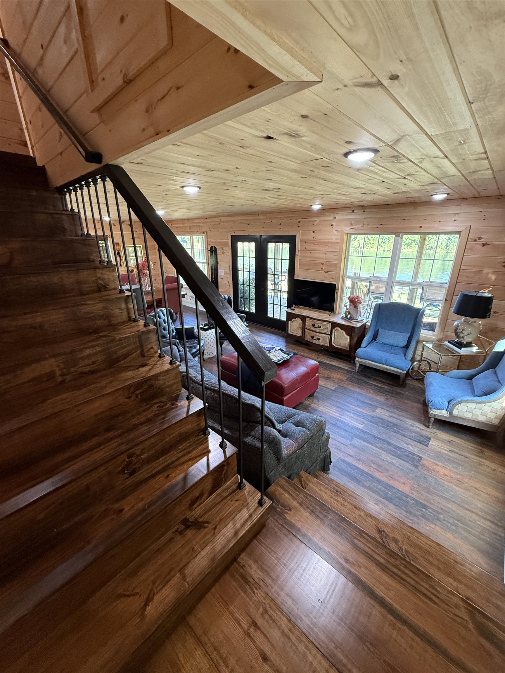 75 E Schoolhouse Hollow Road  Mountain View, AR