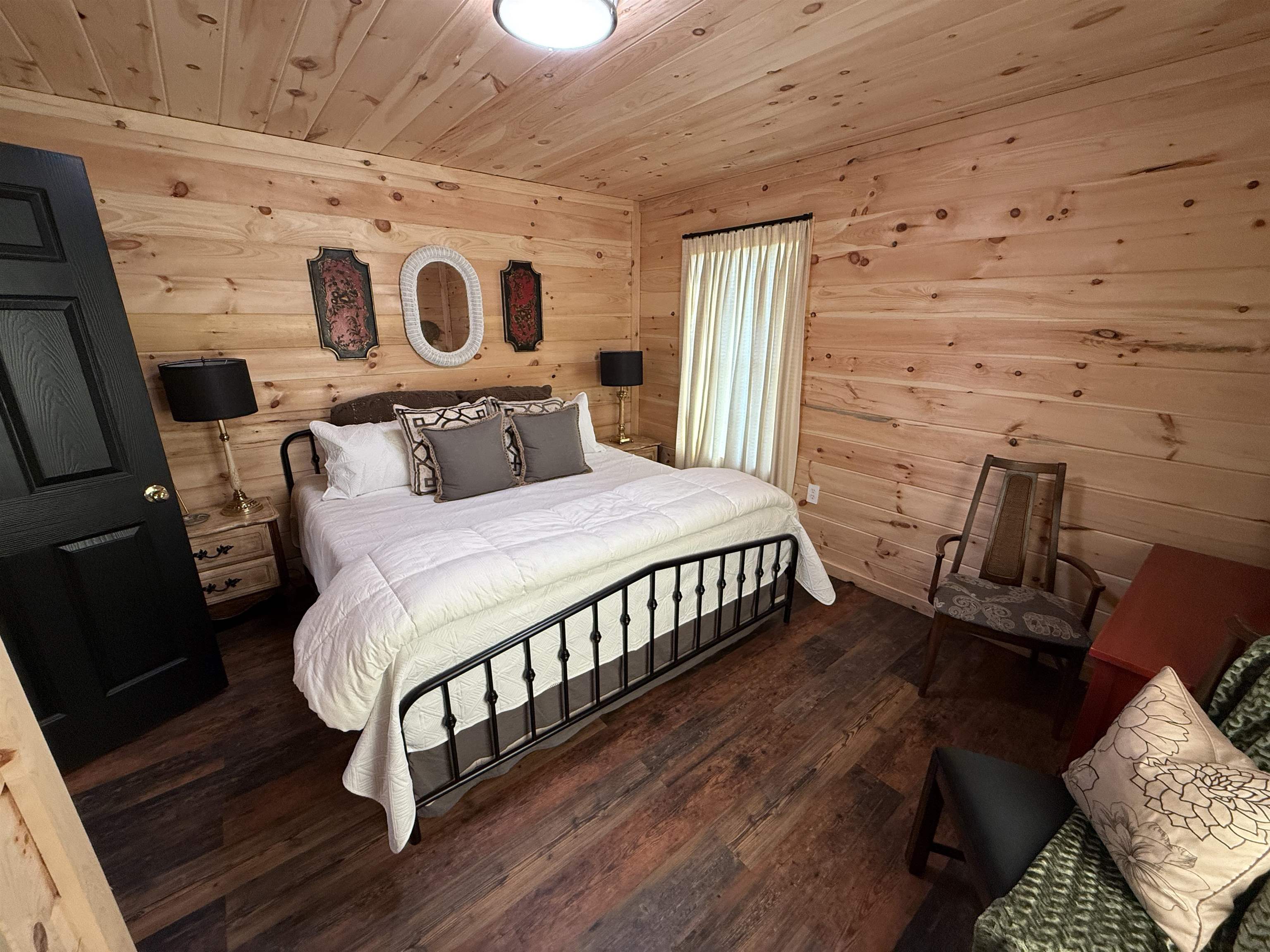 75 E Schoolhouse Hollow Road  Mountain View, AR