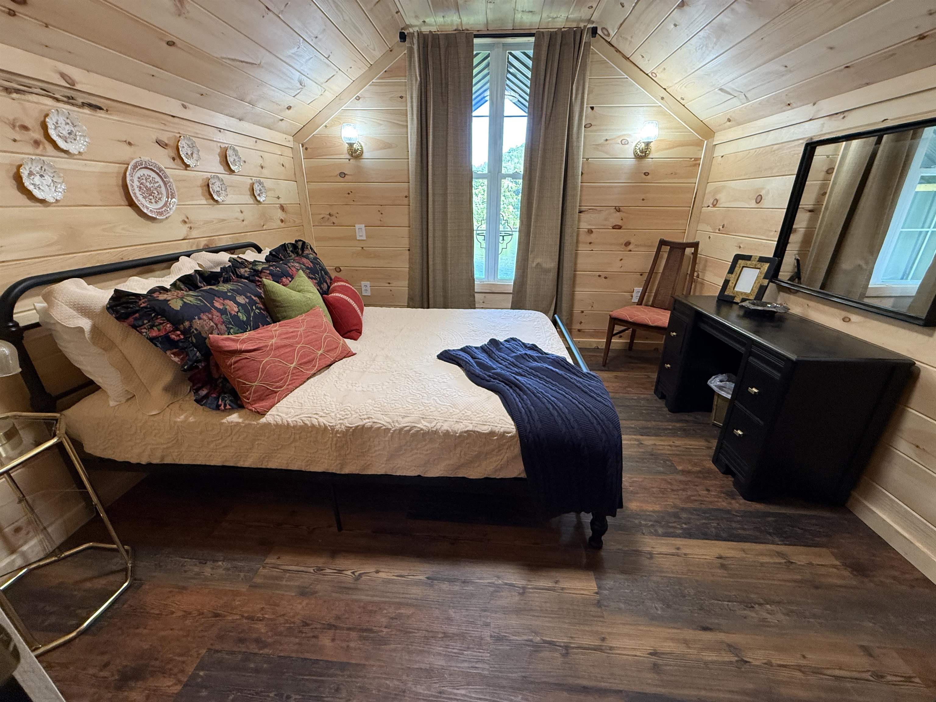 75 E Schoolhouse Hollow Road  Mountain View, AR