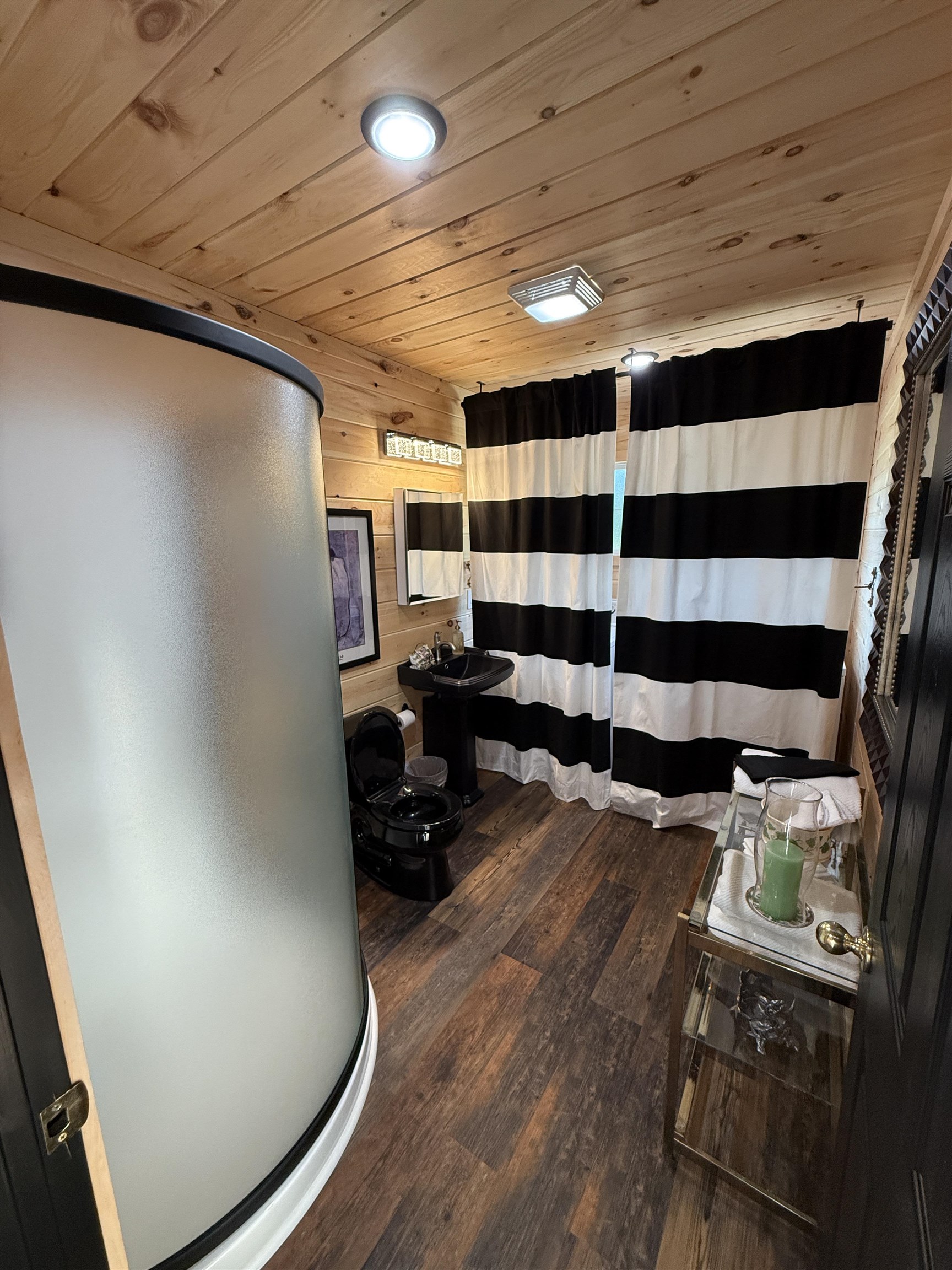 75 E Schoolhouse Hollow Road  Mountain View, AR