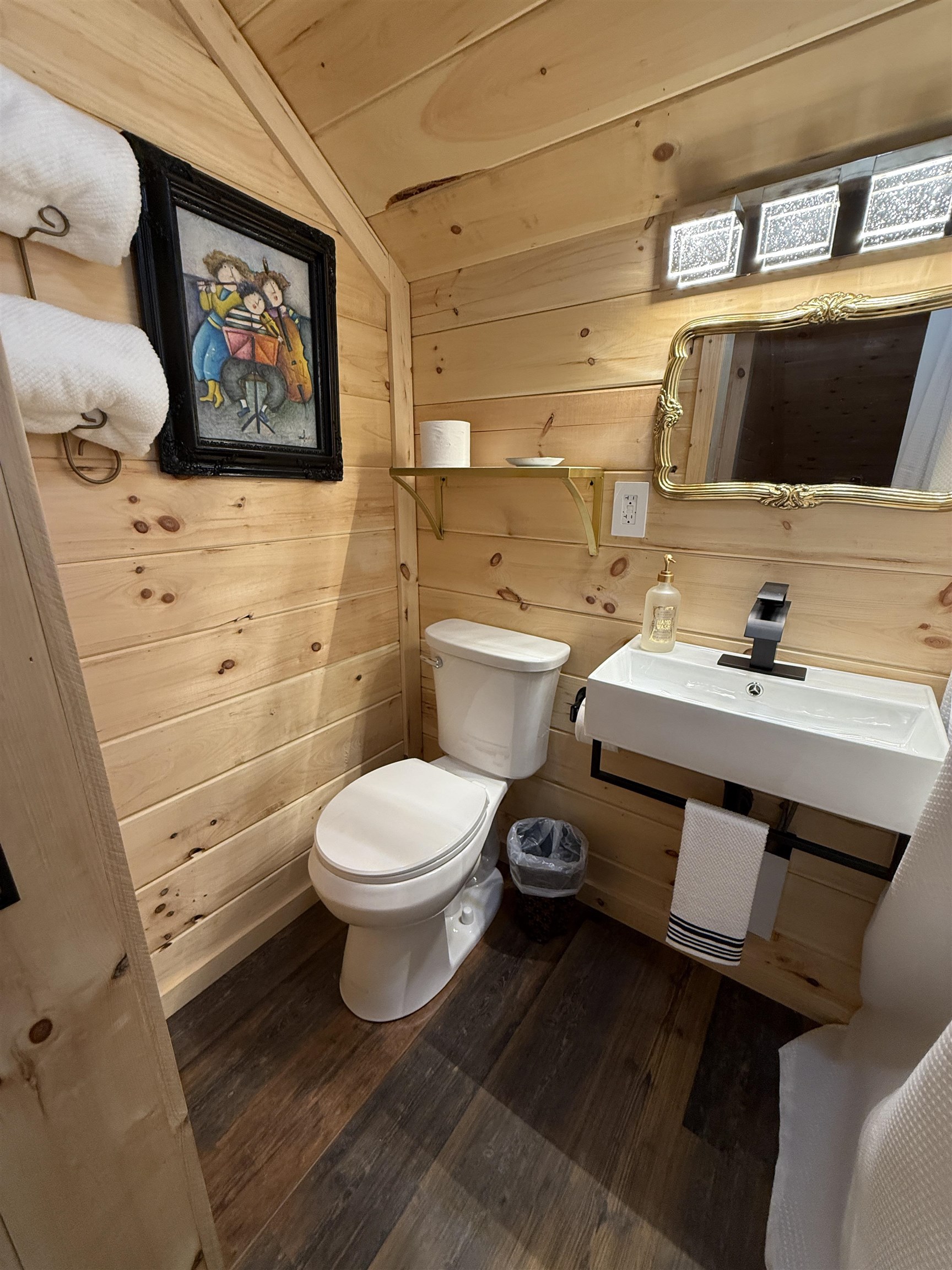 75 E Schoolhouse Hollow Road  Mountain View, AR