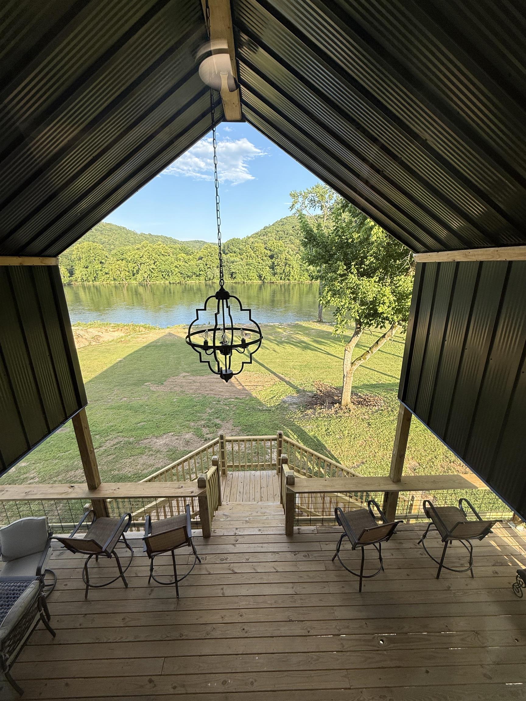 75 E Schoolhouse Hollow Road  Mountain View, AR