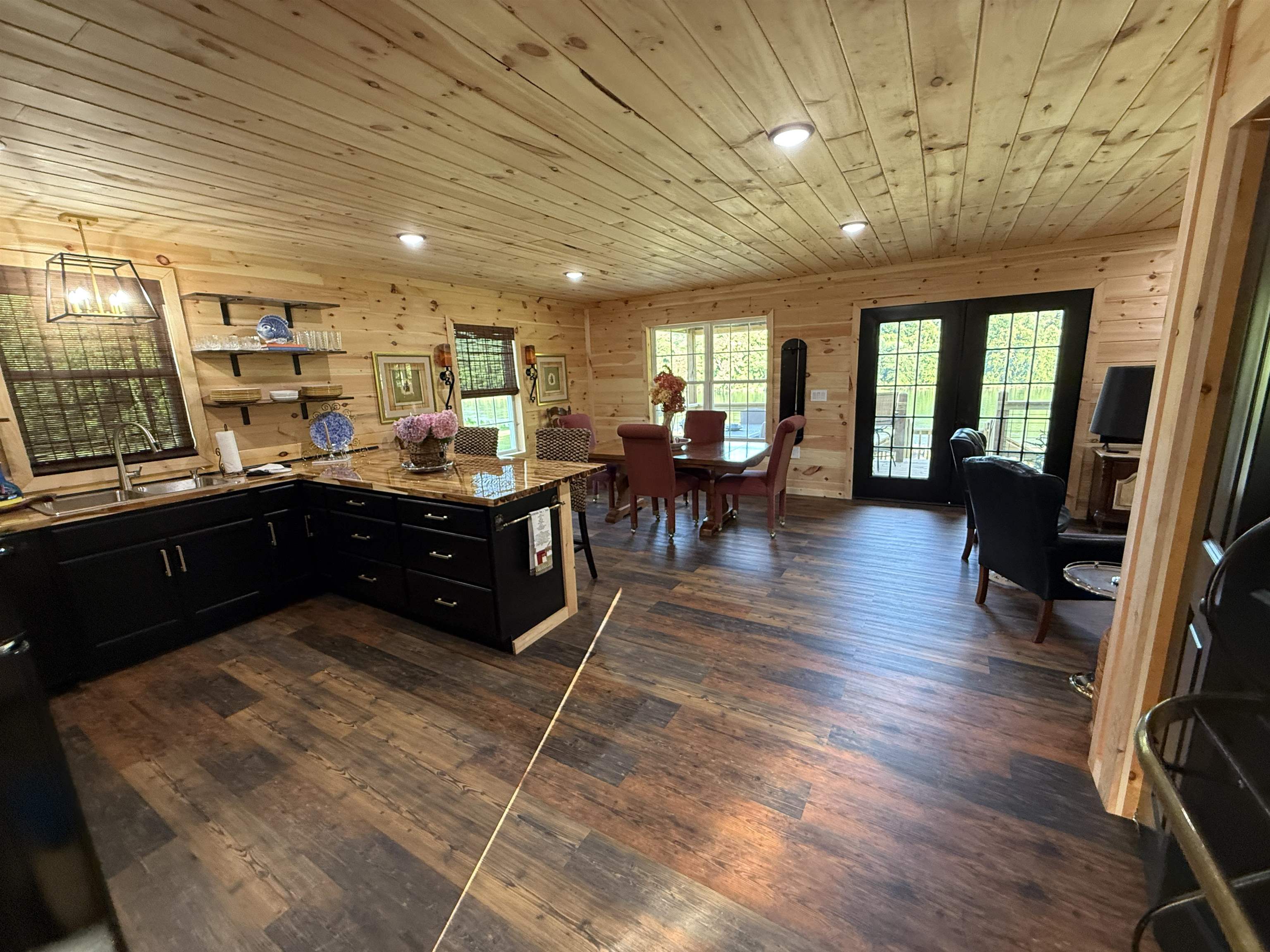 75 E Schoolhouse Hollow Road  Mountain View, AR