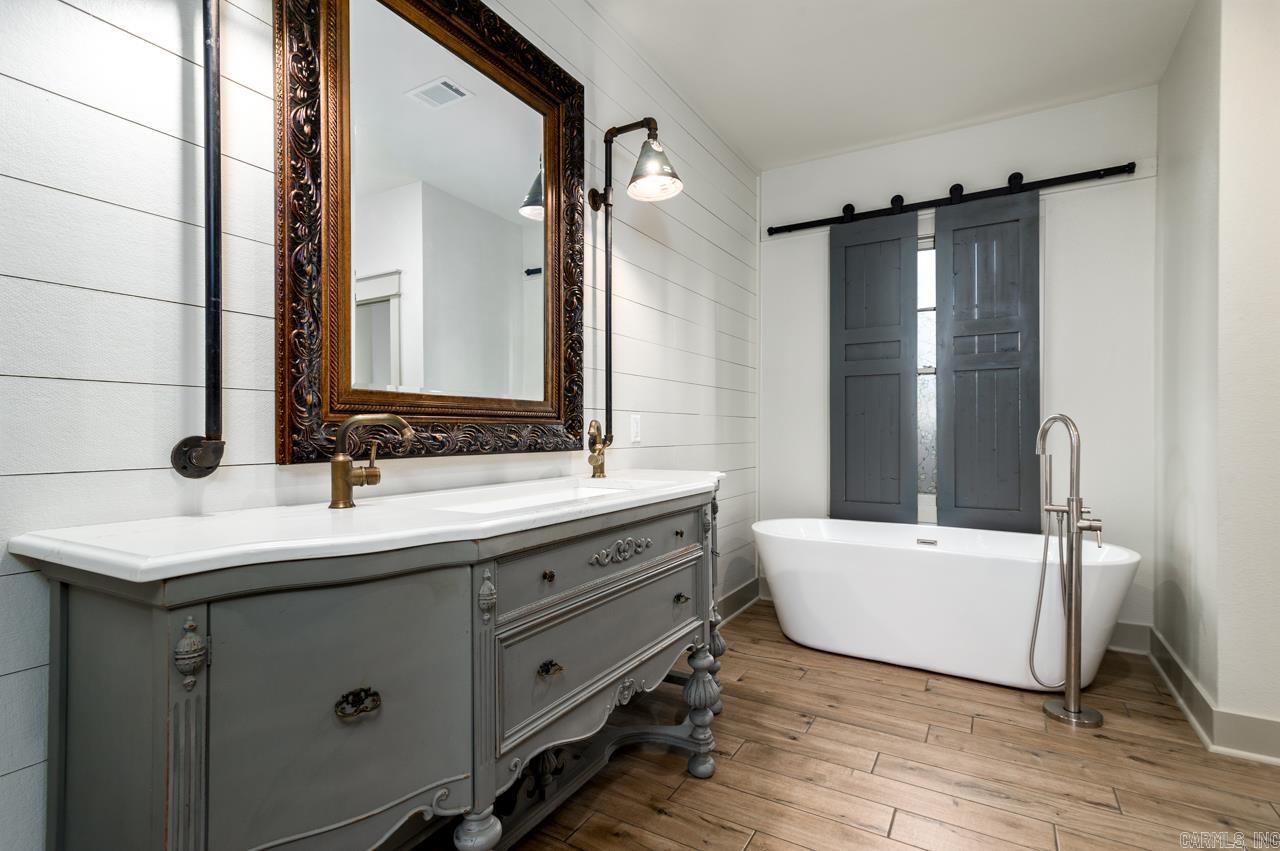 846 Donaghey  Conway, AR