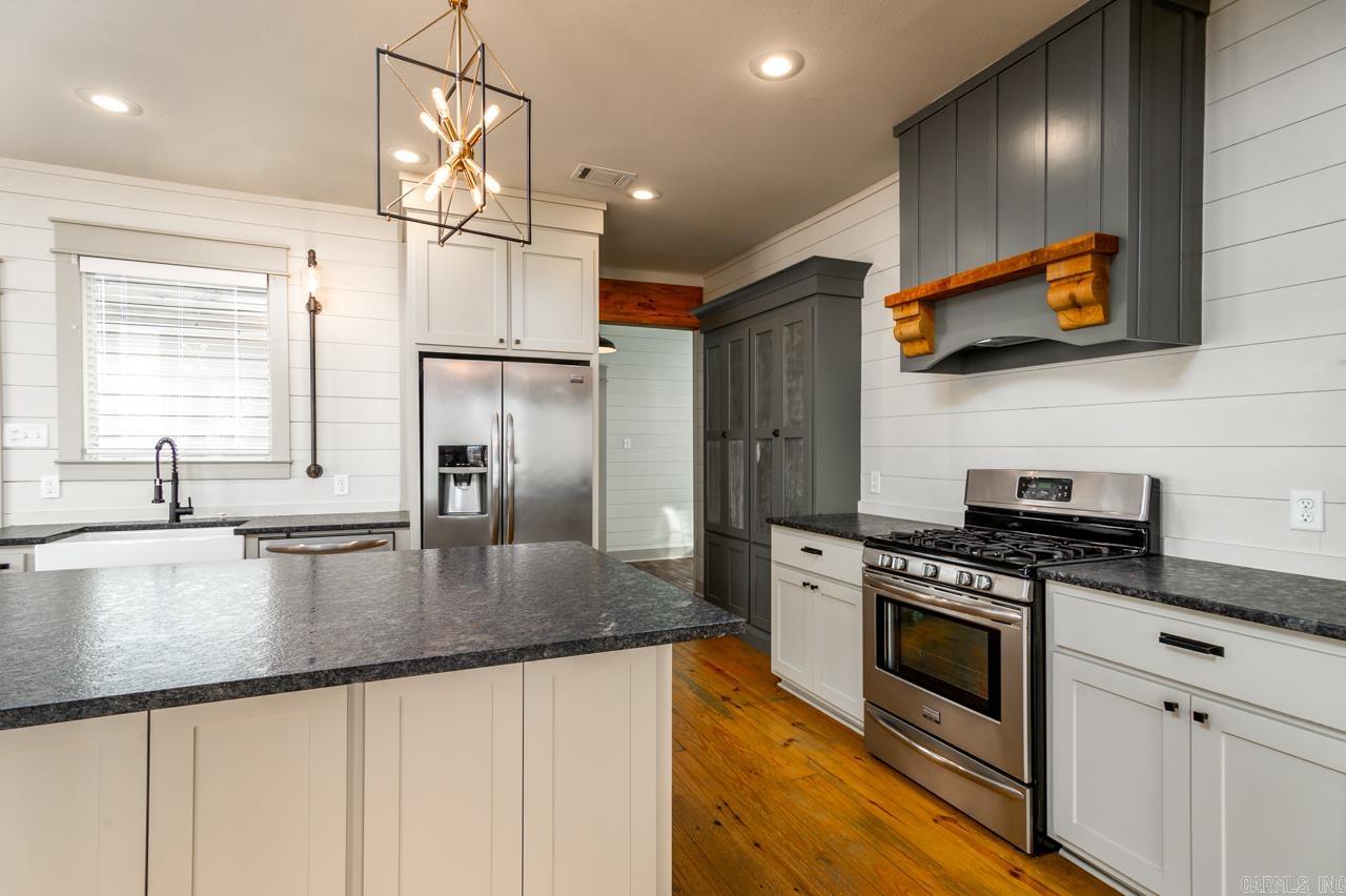 846 Donaghey  Conway, AR